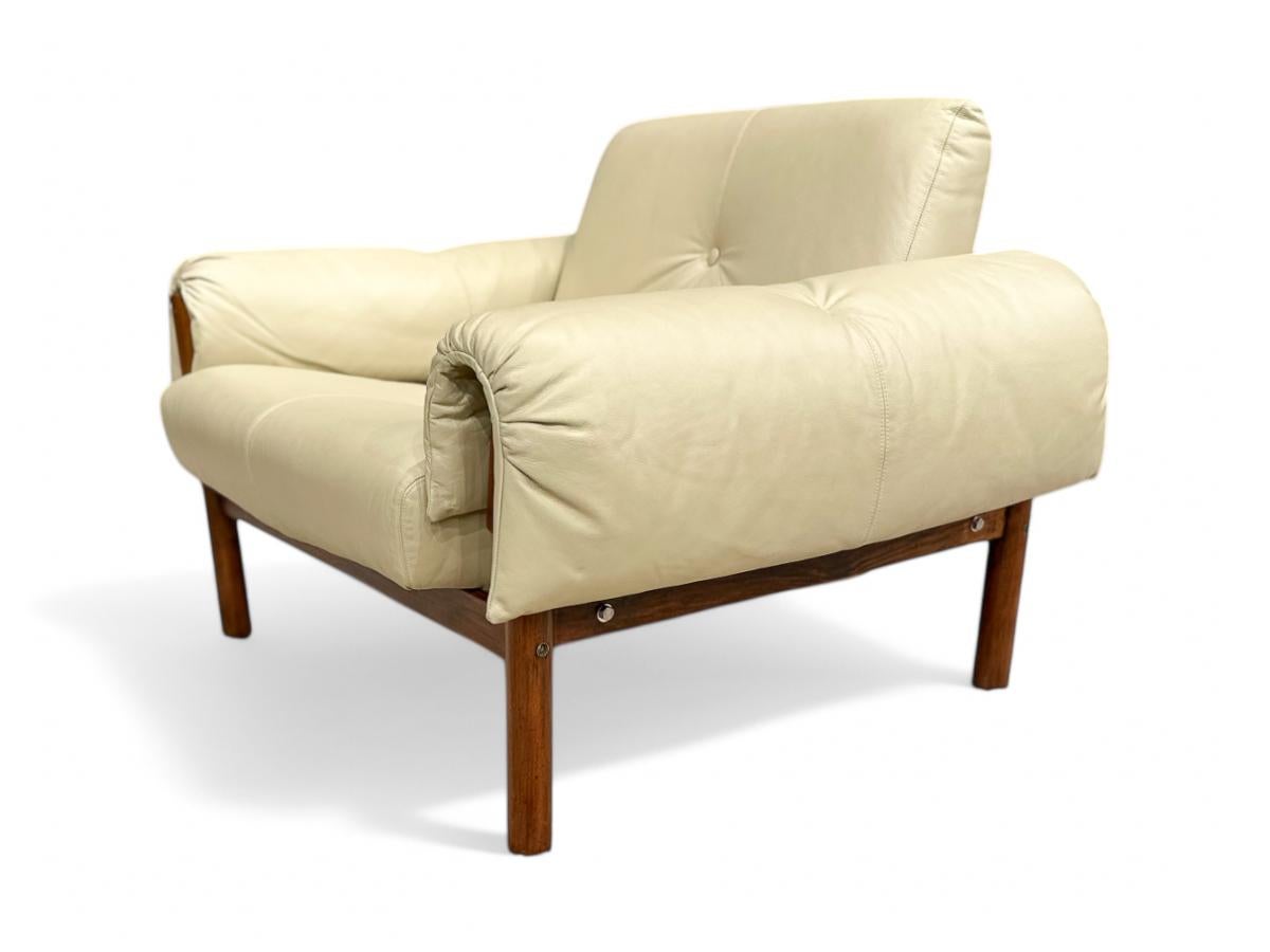 Mid-Century Modern Brazilian Modern Armchair MP-13 in Hardwood & Leather, Percival Lafer, 1967 For Sale