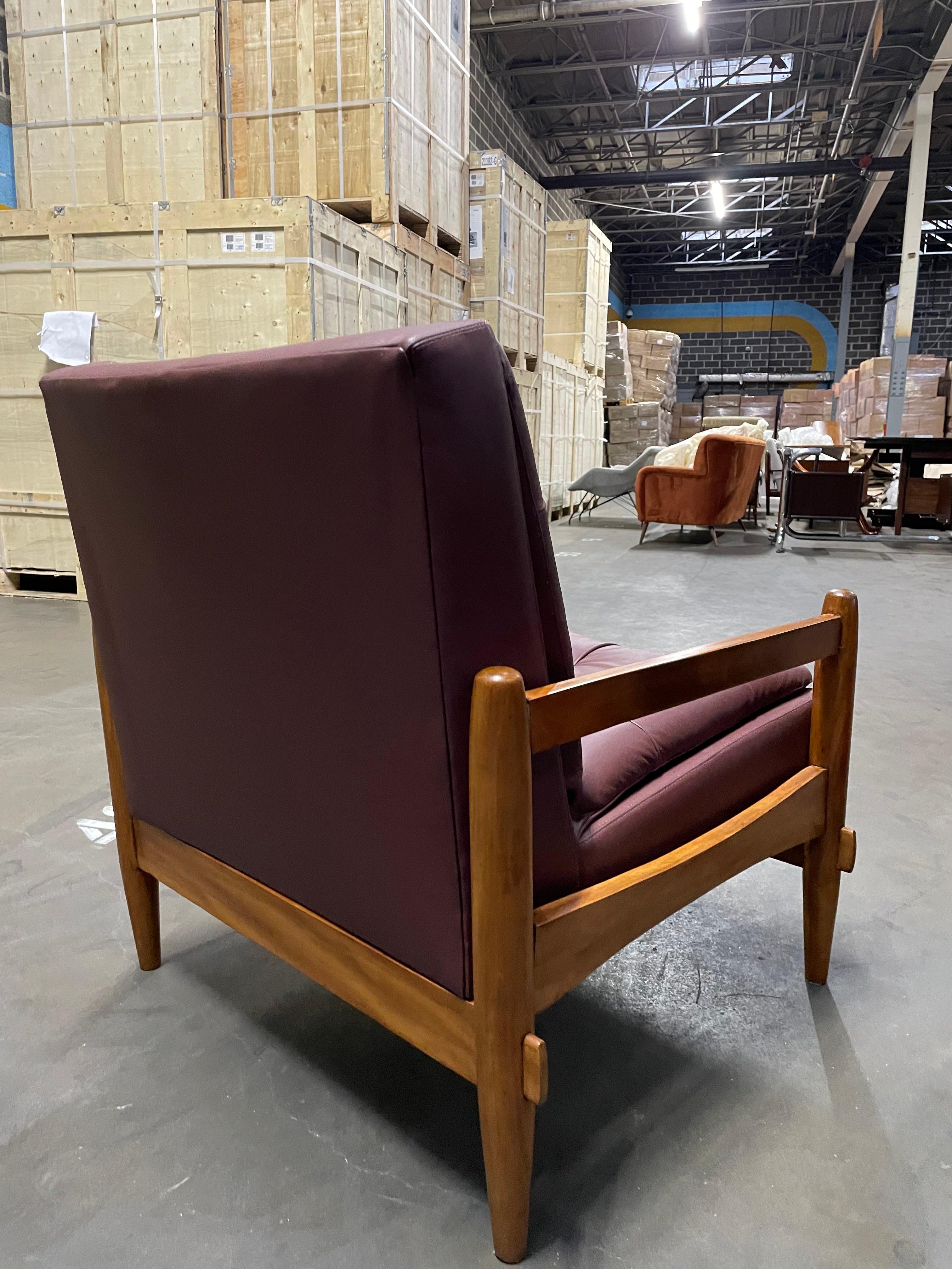Hand-Crafted Brazilian Modern Armchair Pair in Purple Leather & Hardwood, Cimo, Brazil, 1960 For Sale