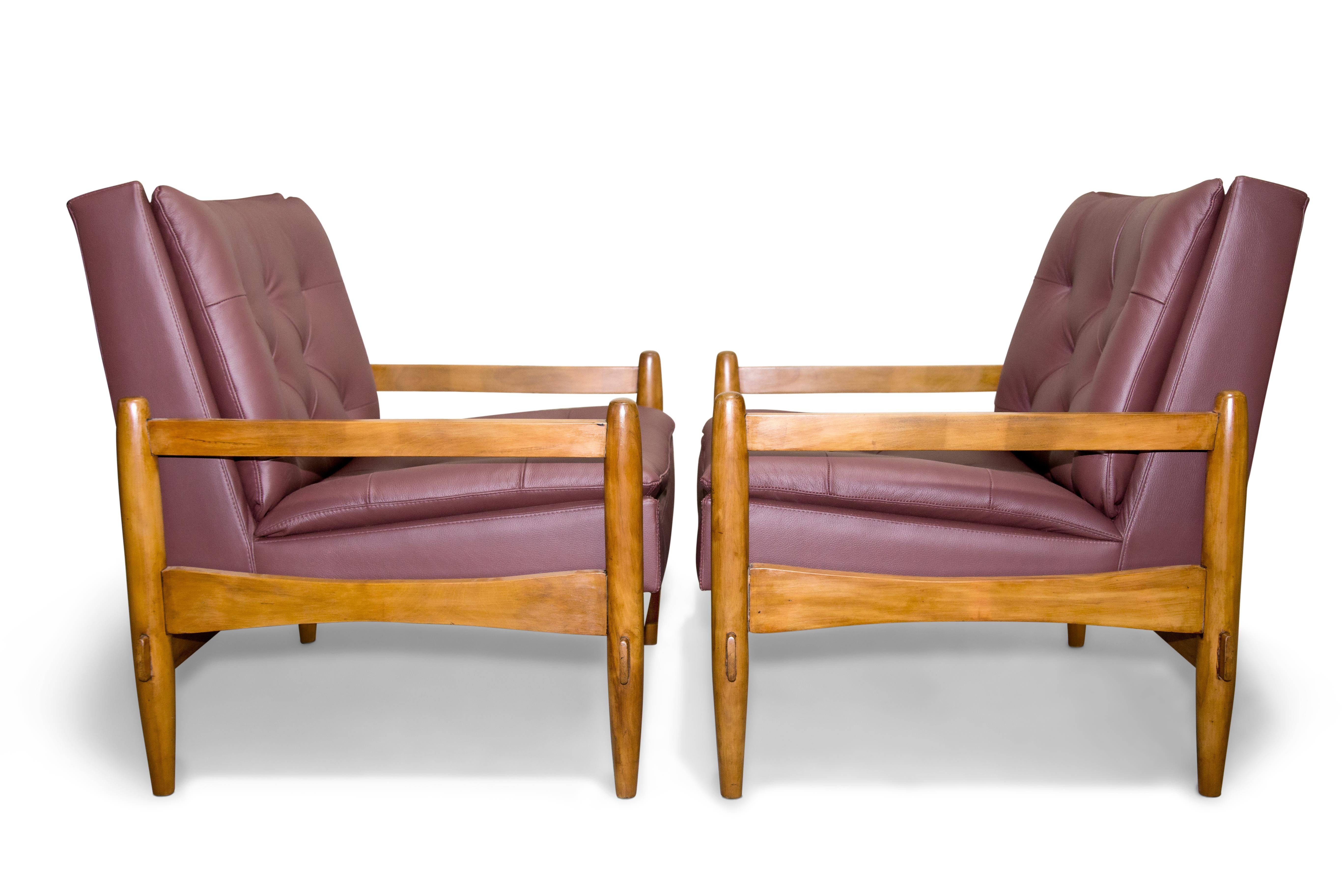 Mid-20th Century Brazilian Modern Armchair Pair in Purple Leather & Hardwood, Cimo, Brazil, 1960 For Sale