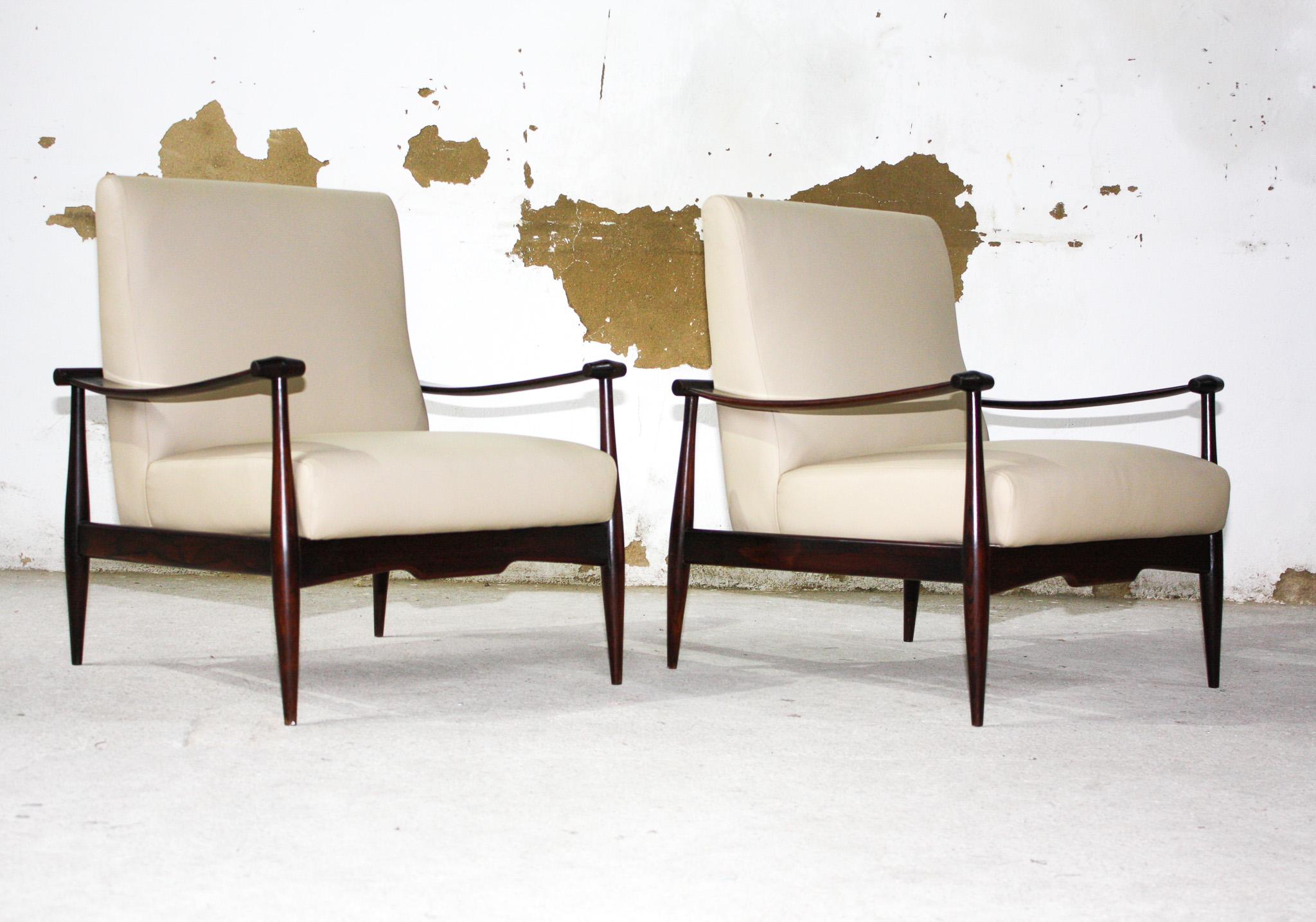Brazilian Modern Armchair Set in Hardwood & Beige Leather by Liceu de Artes 1960 In Good Condition For Sale In New York, NY