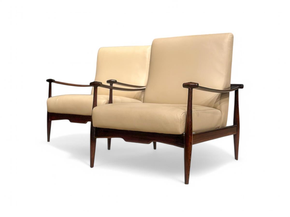 Poltrona moderna brasiliana in legno duro e pelle beige, Liceu de Artes, anni '60 in vendita 1