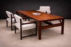 Fauteuil moderne brésilien à roulettes, en bois dur et ultra daim Sergio Rodrigues