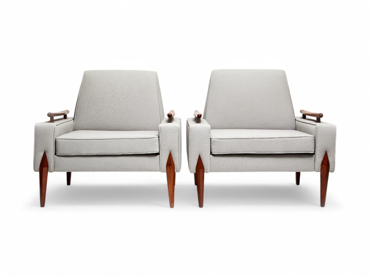 Available today, these Brazilian Modern Armchairs in Caviuna Hardwood & Grey Linen, made in the 1950 are gorgeous! 

This wonderful pair of armchairs consist of a hardwood structure, arms & legs in Caviuna hardwood and grey fabric. The fabric