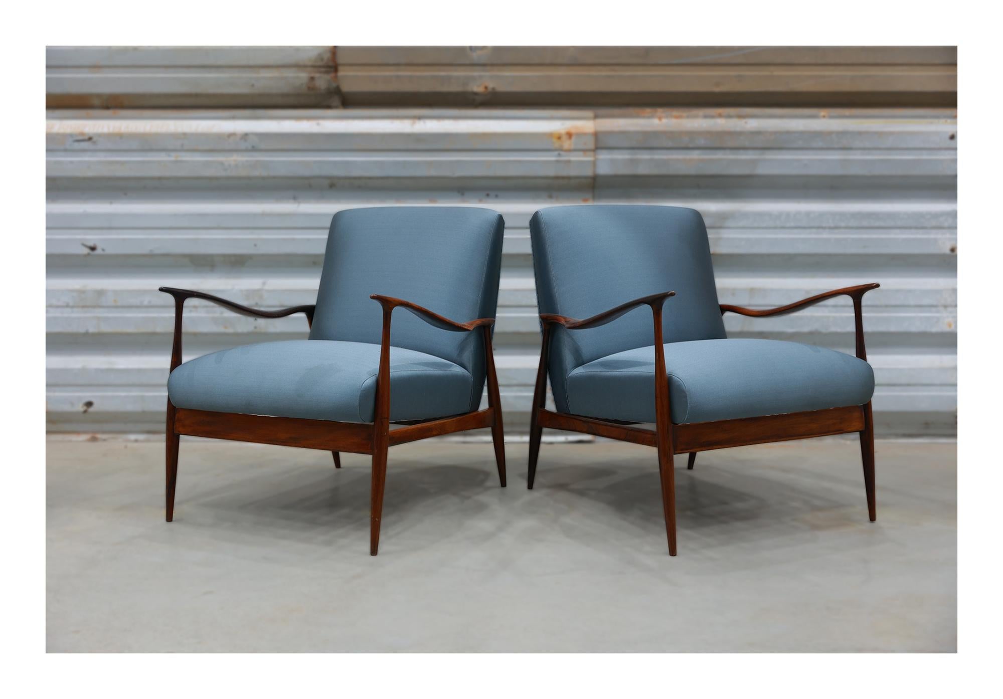 Brazilian Modern Armchairs in Hardwood and Blue Fabric, Giuseppe Scapinelli 6