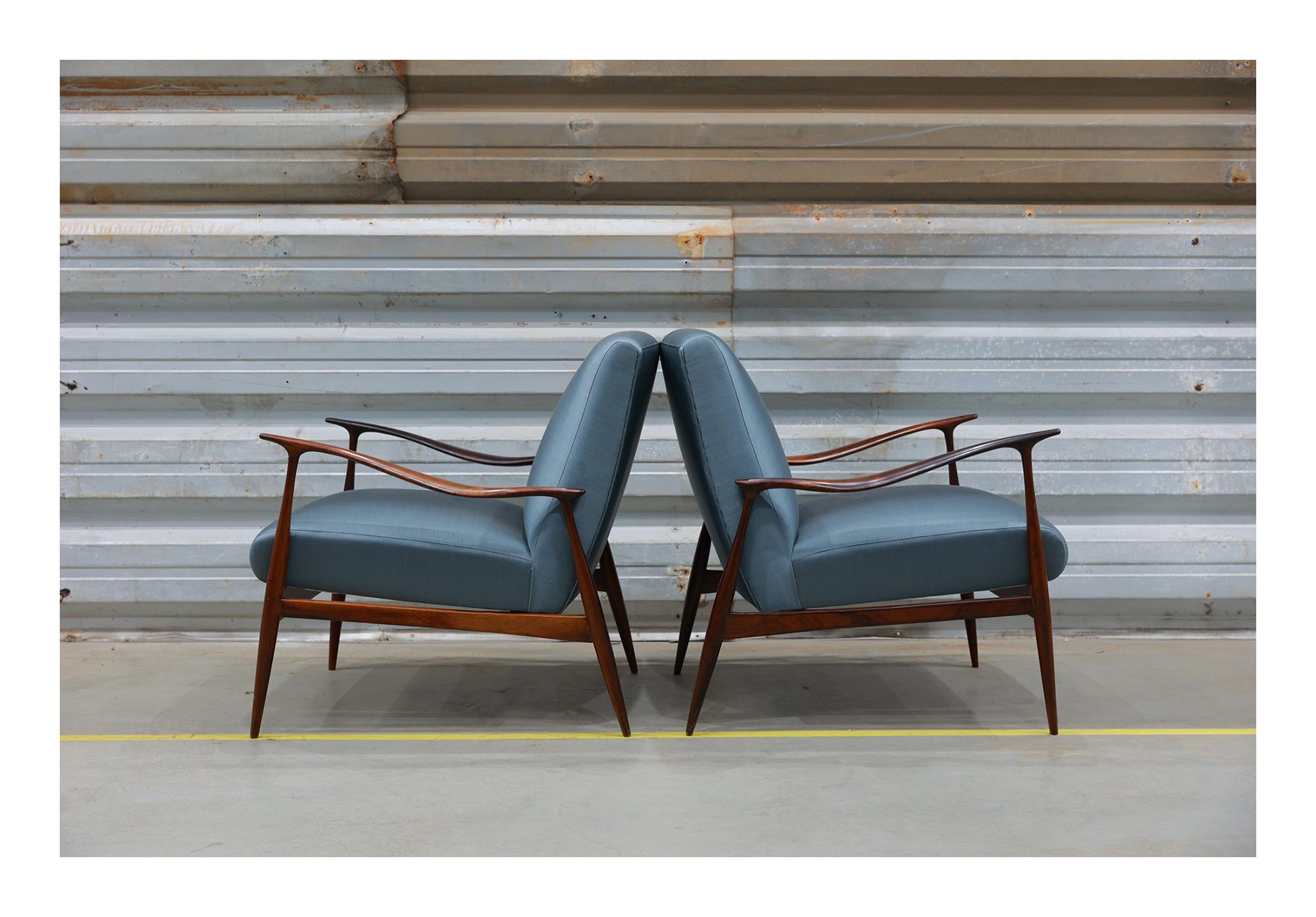 Brazilian Modern Armchairs in Hardwood and Blue Fabric, Giuseppe Scapinelli In Good Condition In New York, NY