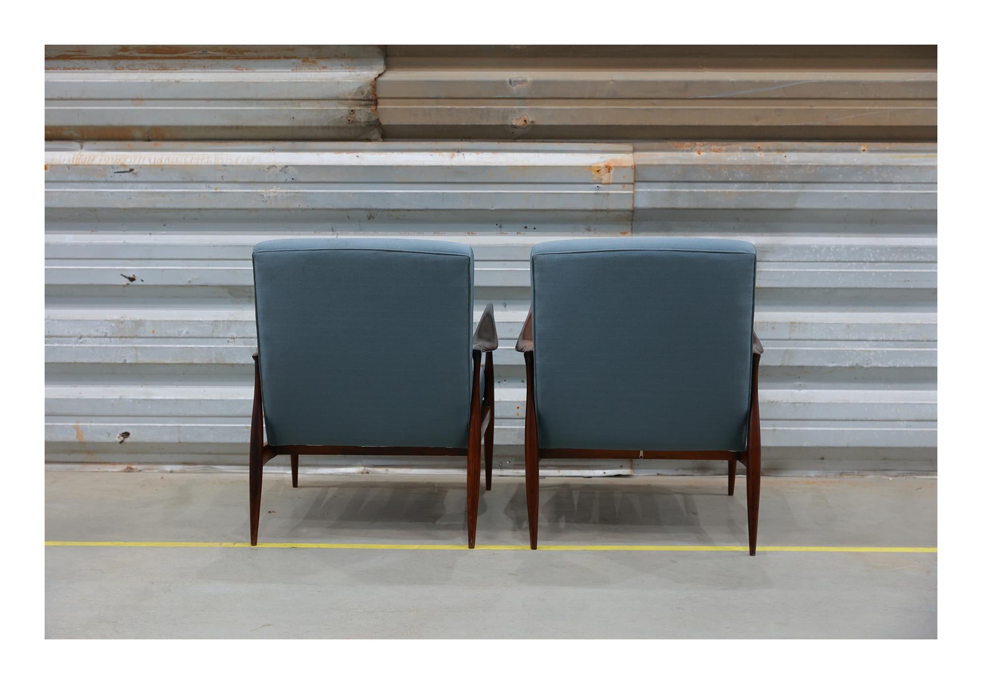 Brazilian Modern Armchairs in Hardwood and Blue Fabric, Giuseppe Scapinelli 1