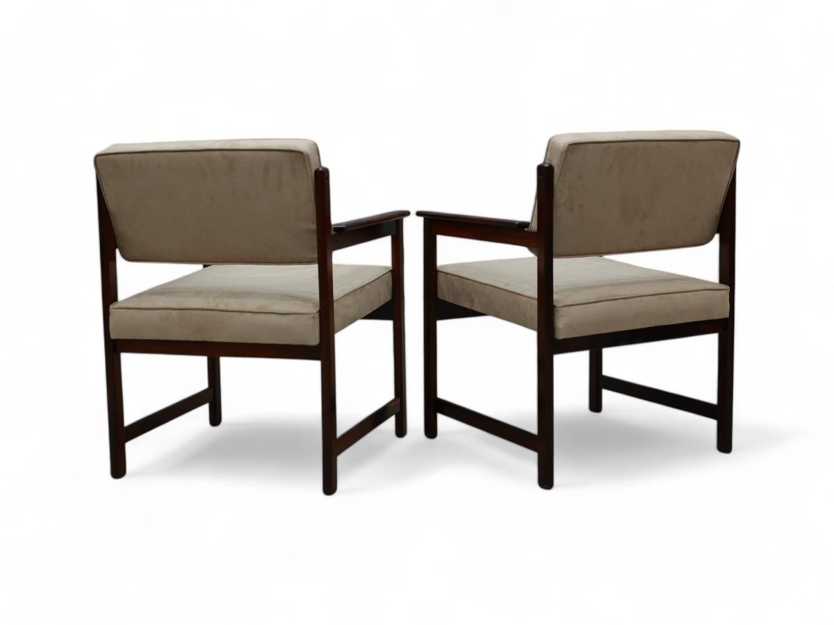 Brazilian Modern Armchairs in Hardwood & Beige Fabric by Jorge Jabour, Brazil In Good Condition In New York, NY