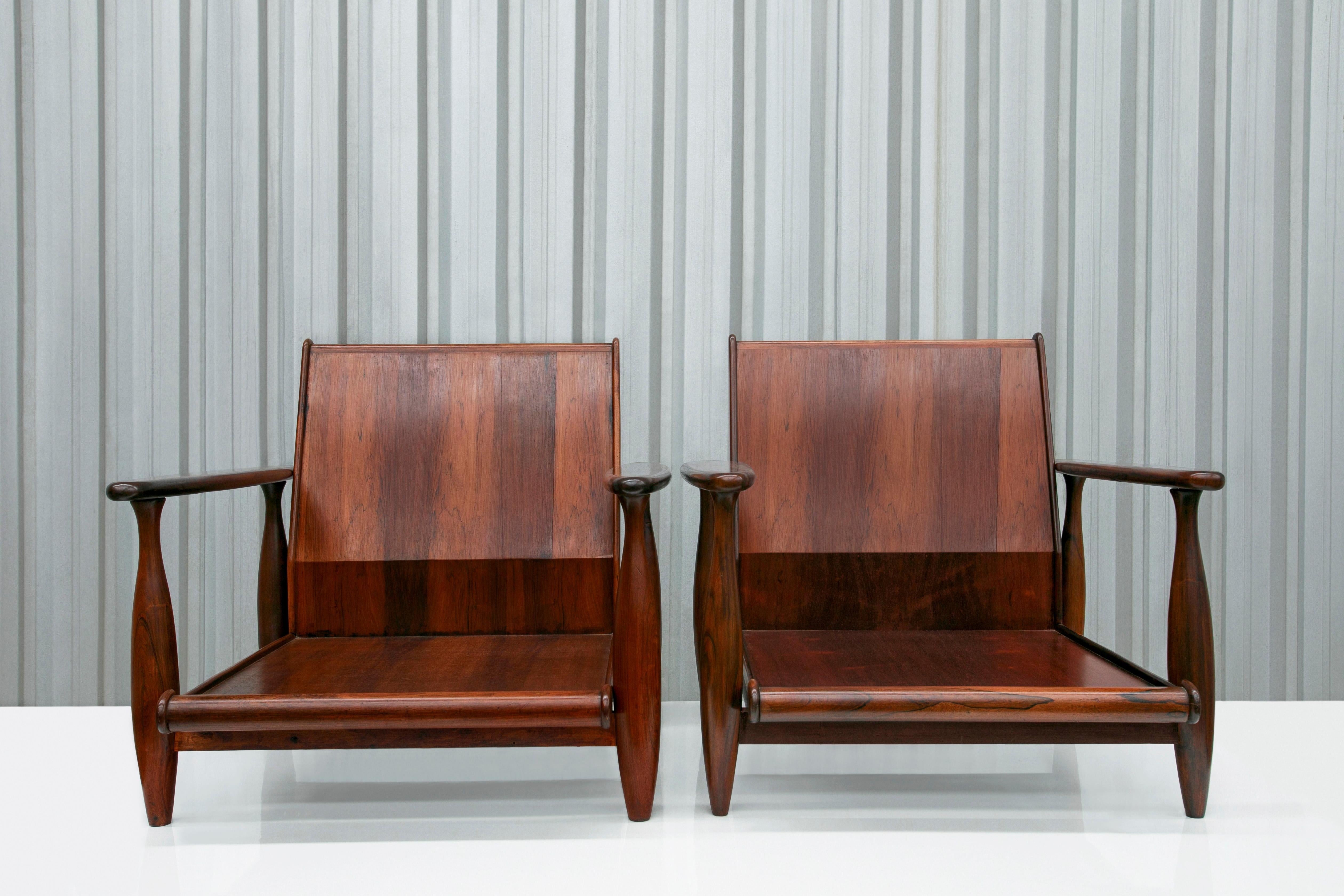 Hand-Carved Brazilian Modern Armchairs in Hardwood & Beige Linen by Liceu De Artes, 1960s For Sale