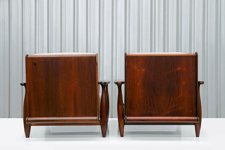 Hand-Carved Brazilian Modern Armchairs in Hardwood & Beige Linen by Liceu De Artes, 1960s For Sale
