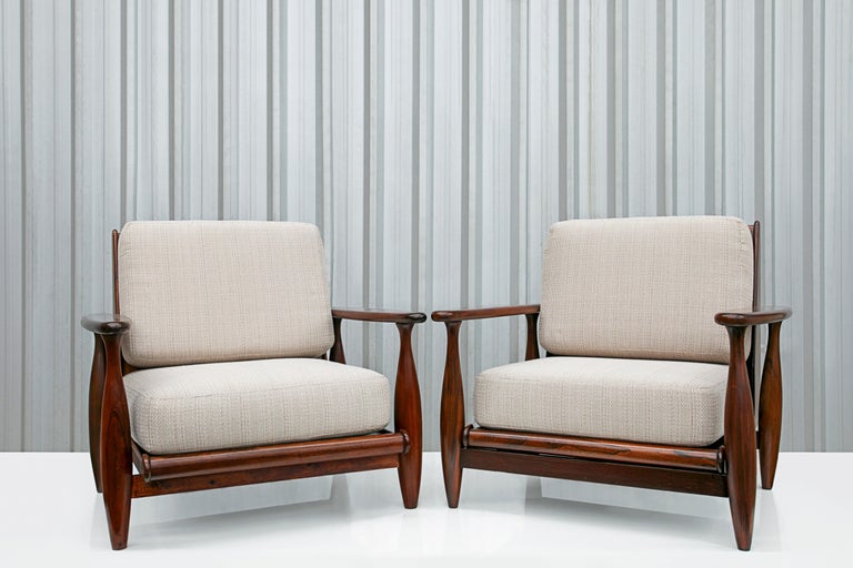 Brazilian Modern Armchairs in Hardwood & Beige Linen by Liceu De Artes, 1960s In Good Condition For Sale In New York, NY