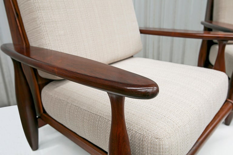 20th Century Brazilian Modern Armchairs in Hardwood & Beige Linen by Liceu De Artes, 1960s For Sale