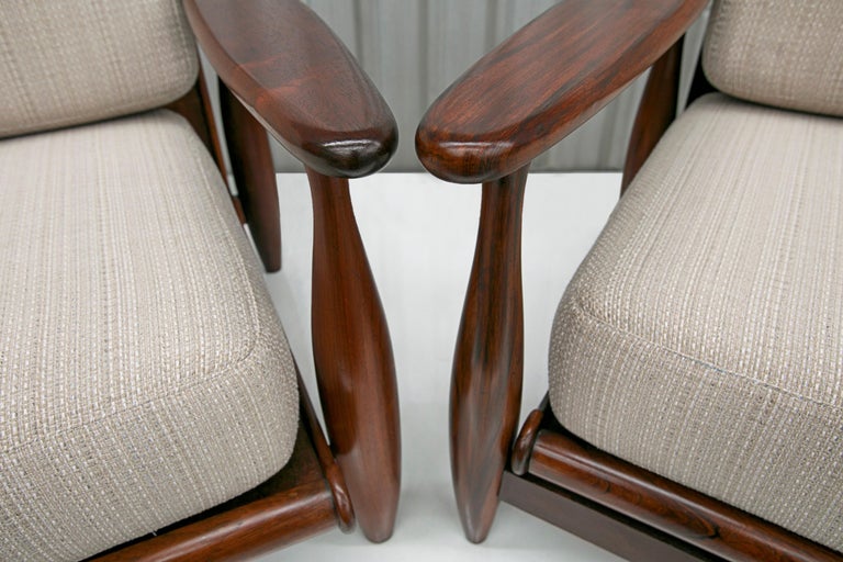Brazilian Modern Armchairs in Hardwood & Beige Linen by Liceu De Artes, 1960s For Sale 1
