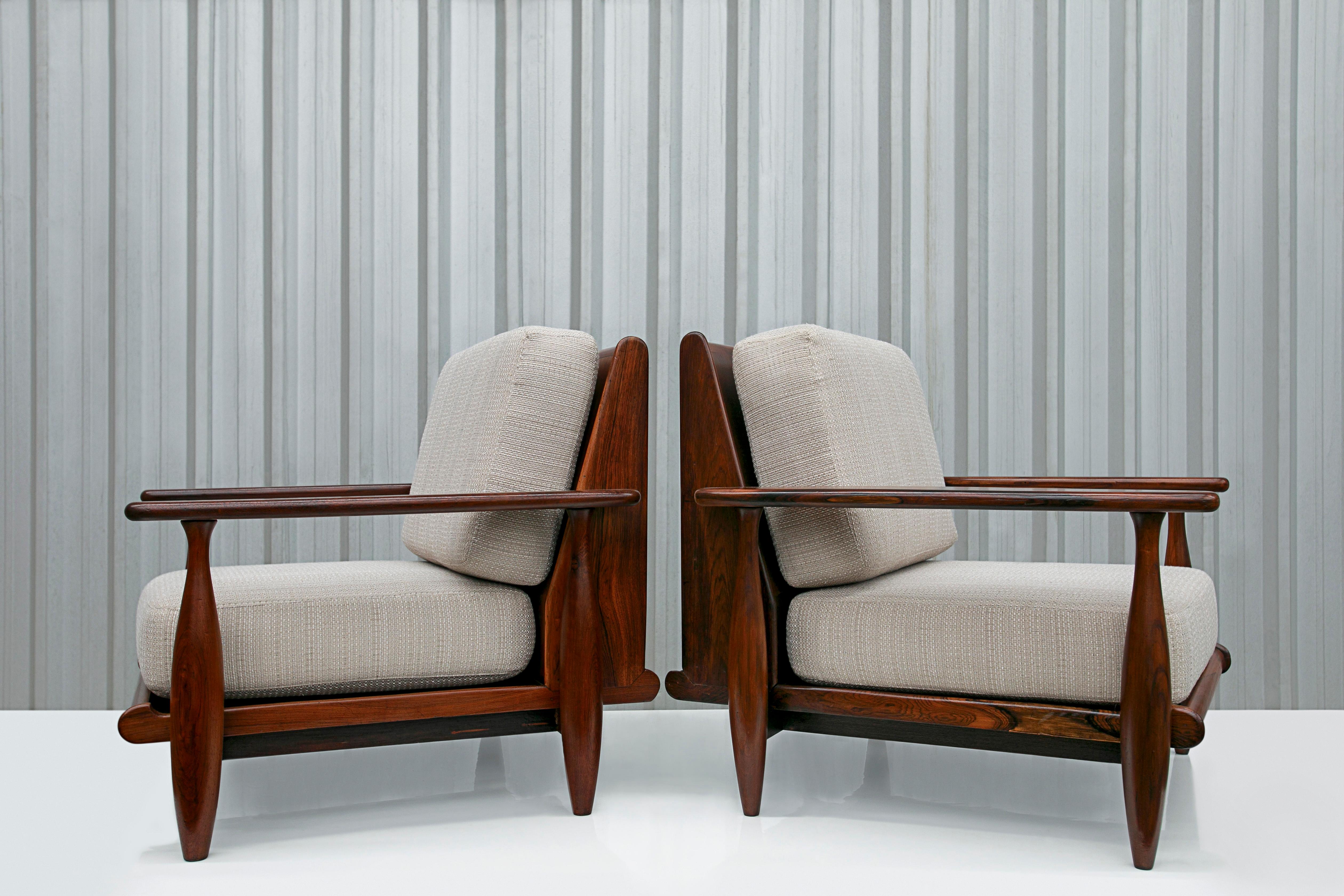 Moderne brasilianische Sessel aus Hartholz und beigefarbenem Leinen von Liceu De Artes, 1960er Jahre im Angebot 1