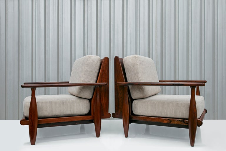 Brazilian Modern Armchairs in Hardwood & Beige Linen by Liceu De Artes, 1960s For Sale 2