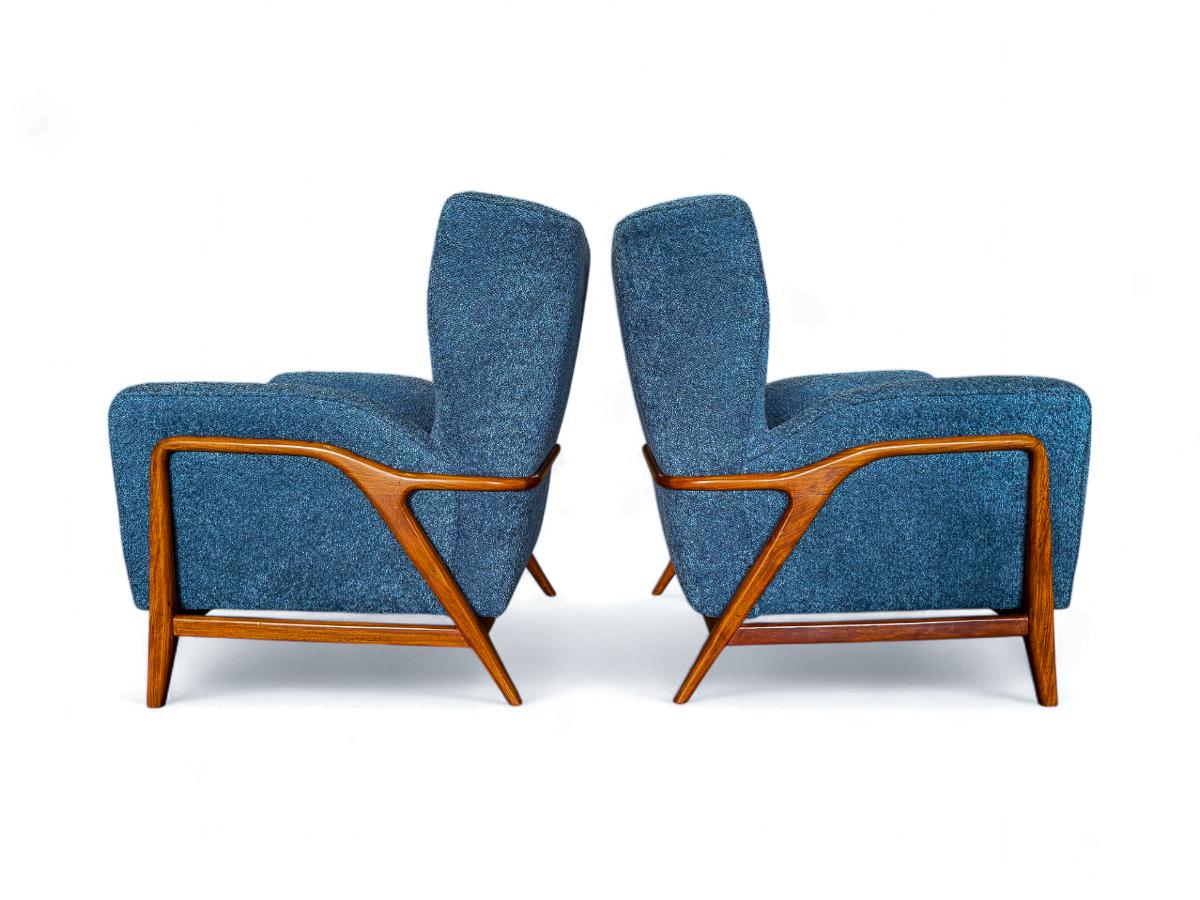 Brasiliano Poltrone moderne brasiliane in legno duro e bouclé, Giuseppe Scapinelli, 1950 ca. in vendita