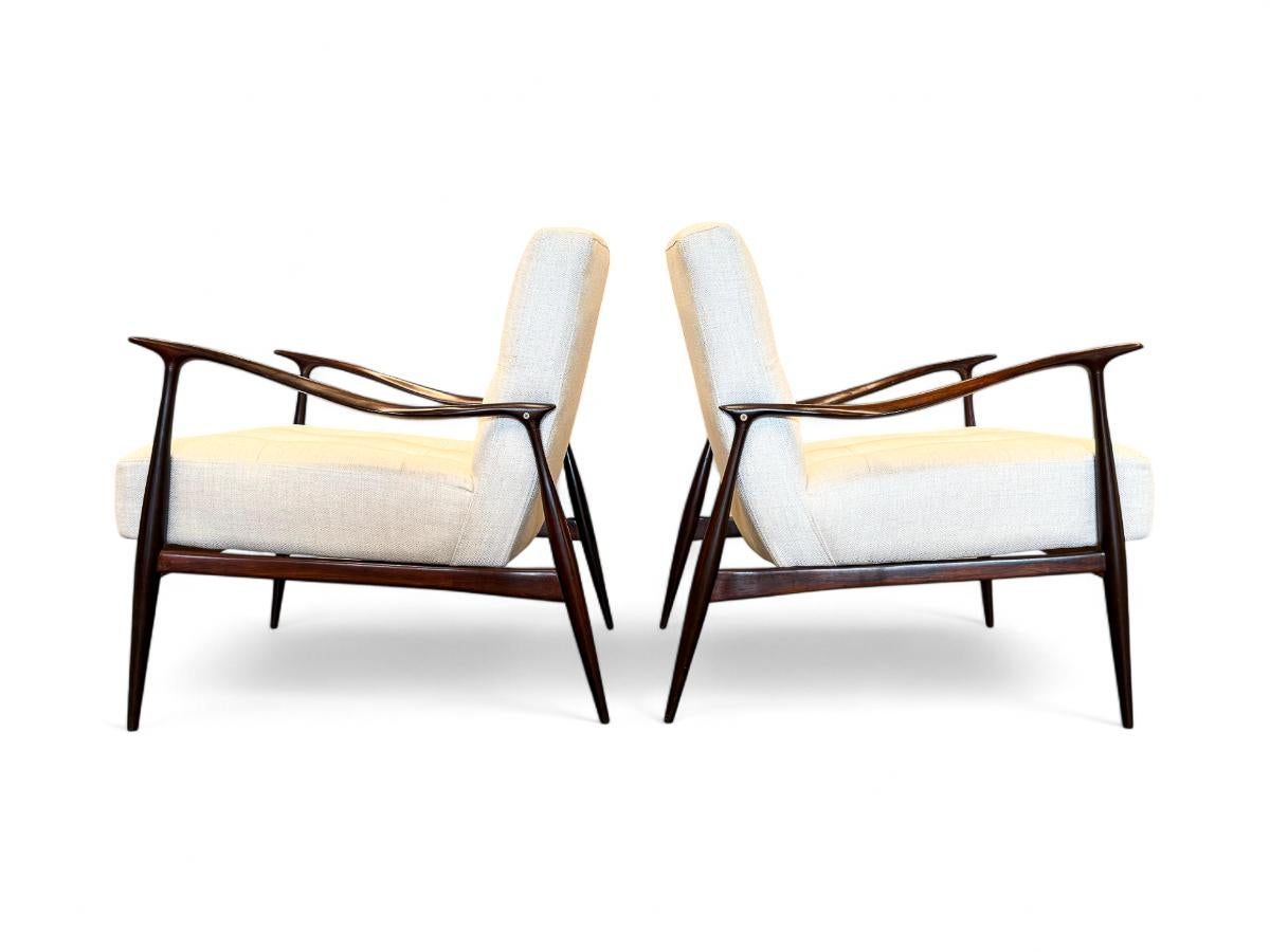 Brésilien Fauteuils modernes brésiliens en bois dur et chenille, Giuseppe Scapinelli, c.C., années 1950 en vente