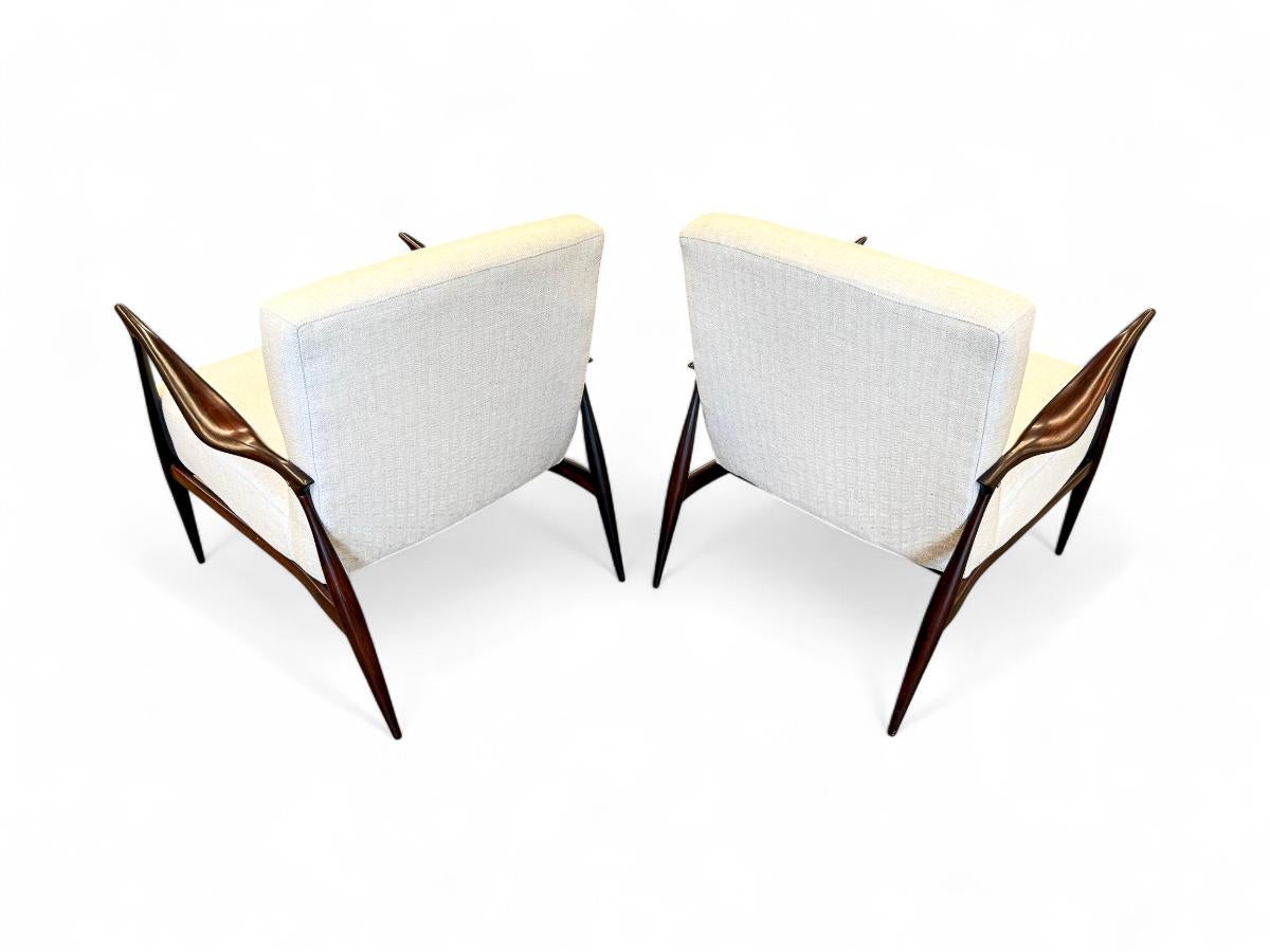 20ième siècle Fauteuils modernes brésiliens en bois dur et chenille, Giuseppe Scapinelli, c.C., années 1950 en vente