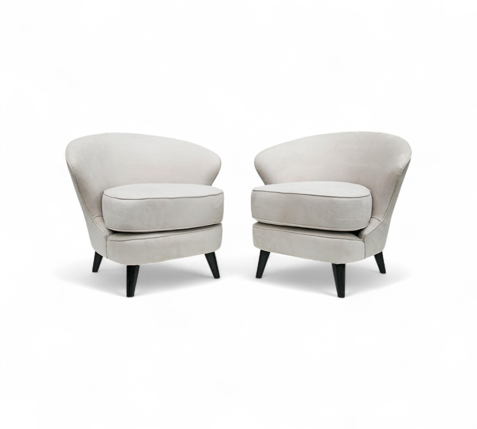 Mid-Century Modern Fauteuils modernes brésiliens en bois dur et velours gris par Joaquim Tenreiro Brazil en vente