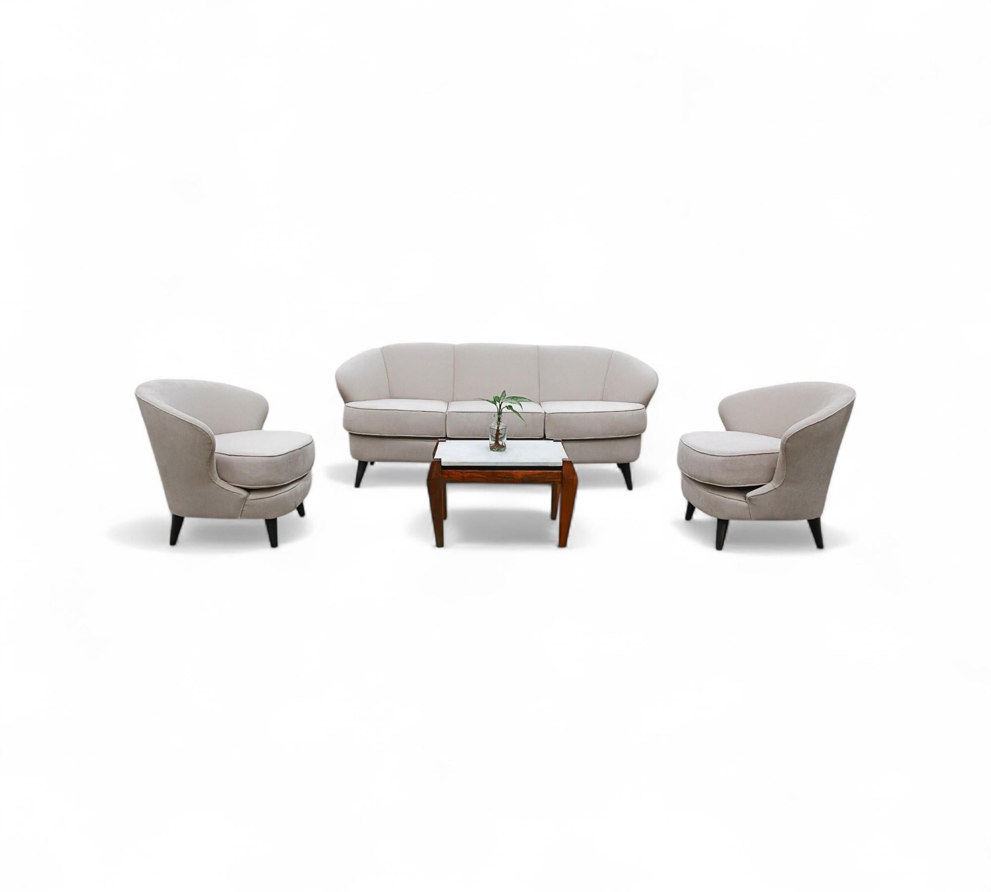 Ultrasuede Fauteuils modernes brésiliens en bois dur et velours gris par Joaquim Tenreiro Brazil en vente