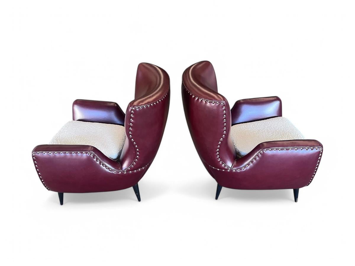Brazilian Modern Armchairs in Hardwood, Leather & Boucle, Carlo Hauner, 1950s In Good Condition For Sale In New York, NY