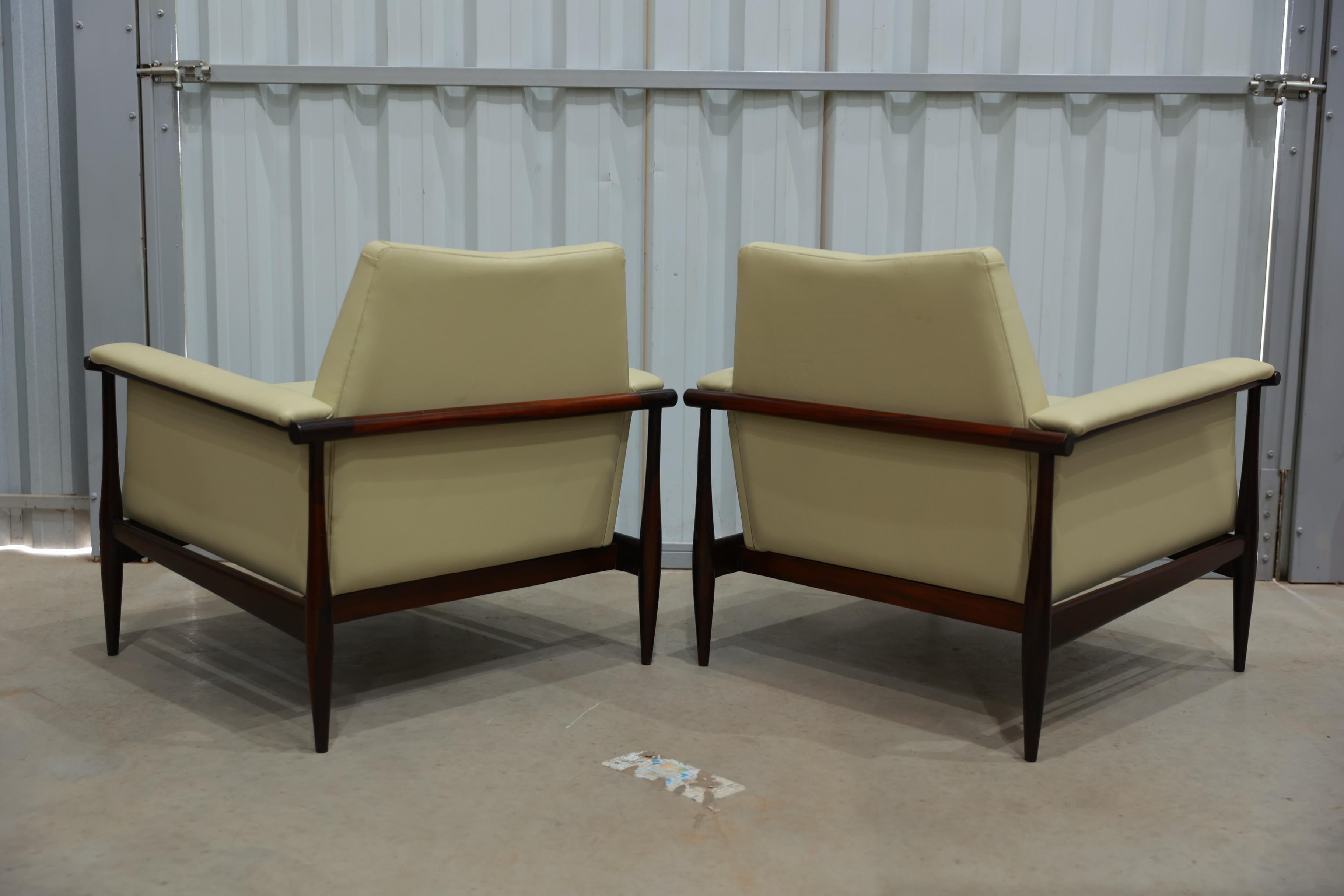 Caning Brazilian Modern Armchairs in Hardwood & Leather, Liceu de Artes, Brazil, 1960s For Sale