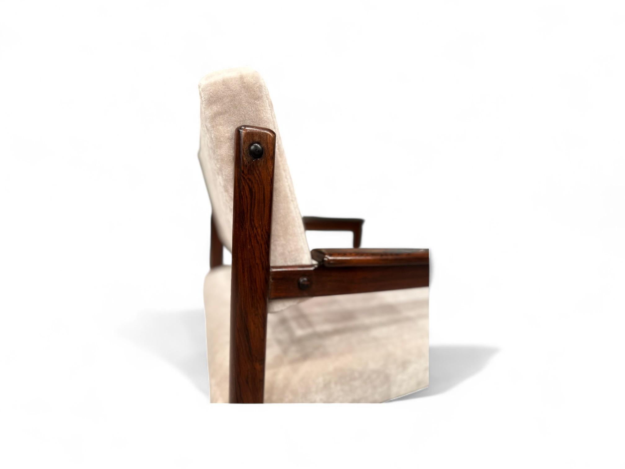 Brazilian Modern Armchairs in Hardwood & Mohair, Jorge Jabour, Brazil 1960s For Sale 5