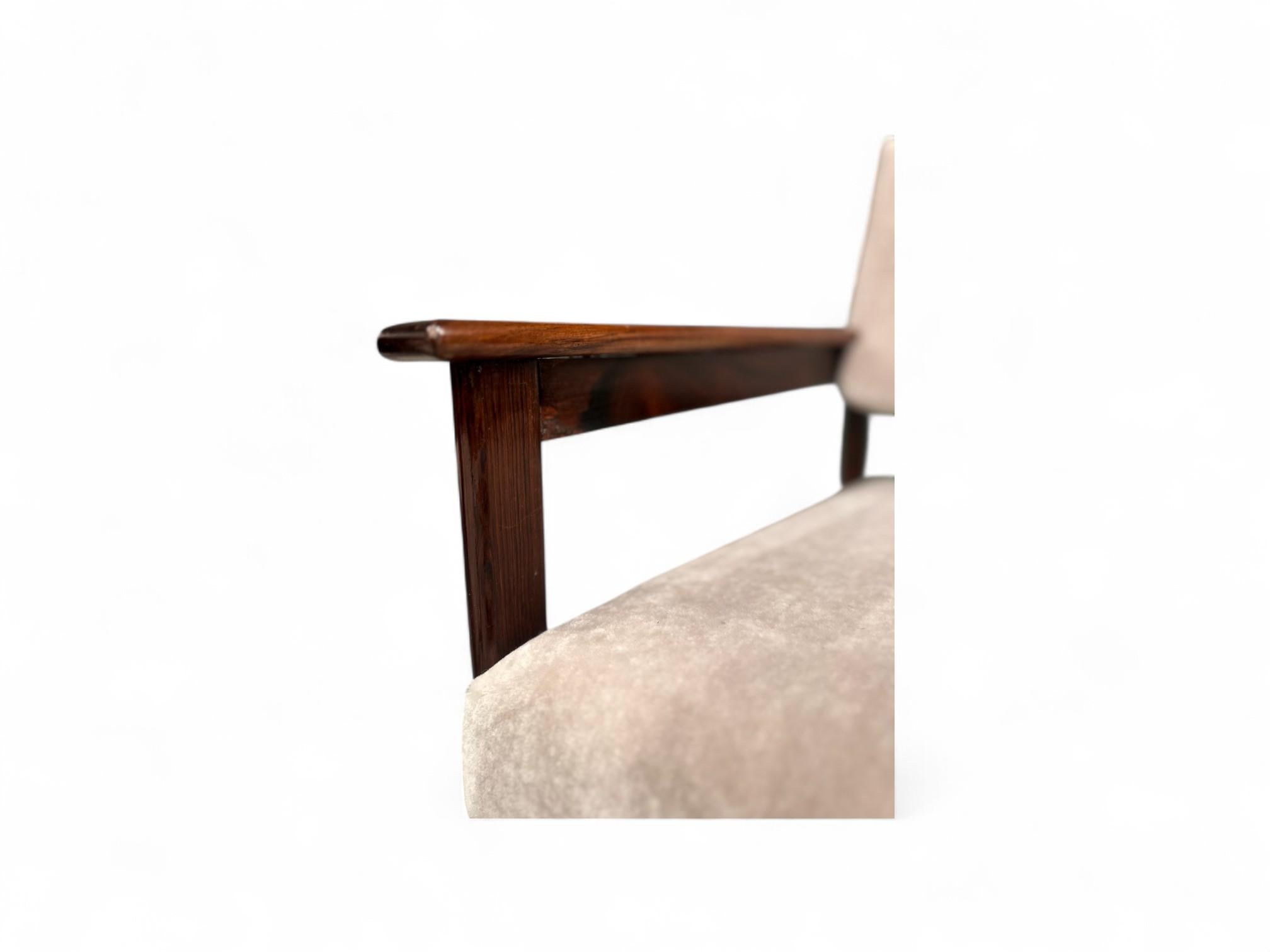 This elegant set of armchairs was designed by Jorge Jabour Mauad and carefully crafted by Cantù Móveis e Interiores Ltda. in the 1960s. Each chair features a cubic frame made entirely of Brazilian Rosewood, paired with soft, creamy mohair