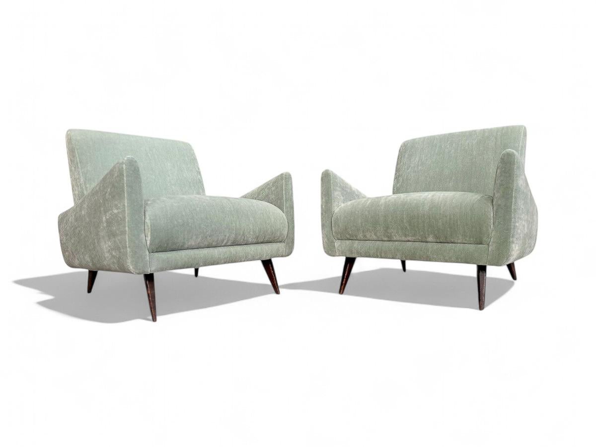 Brazilian Modern Armchairs in Hardwood & Velvet Att. to Jorge Zalszupin, 1960s en vente 4