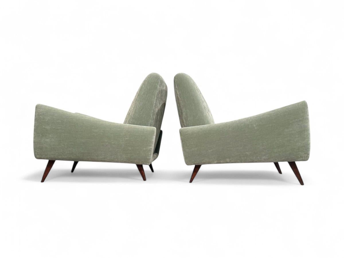 Mid-Century Modern Brazilian Modern Armchairs in Hardwood & Velvet Att. to Jorge Zalszupin, 1960s en vente