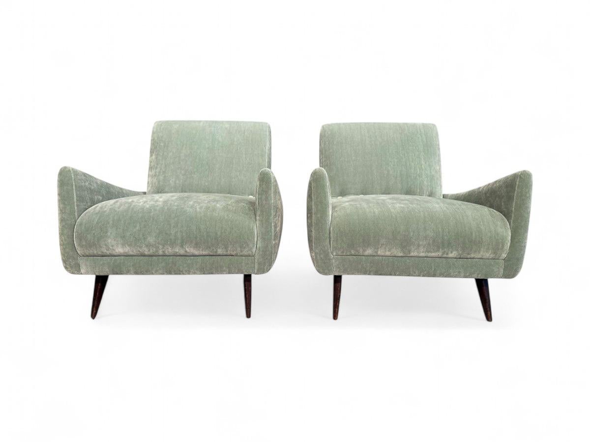 Fait main Brazilian Modern Armchairs in Hardwood & Velvet Att. to Jorge Zalszupin, 1960s en vente