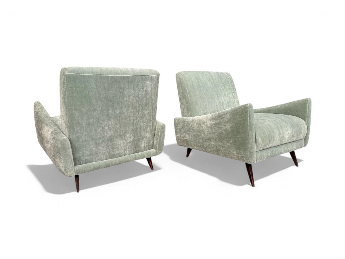 Tissu Brazilian Modern Armchairs in Hardwood & Velvet Att. to Jorge Zalszupin, 1960s en vente