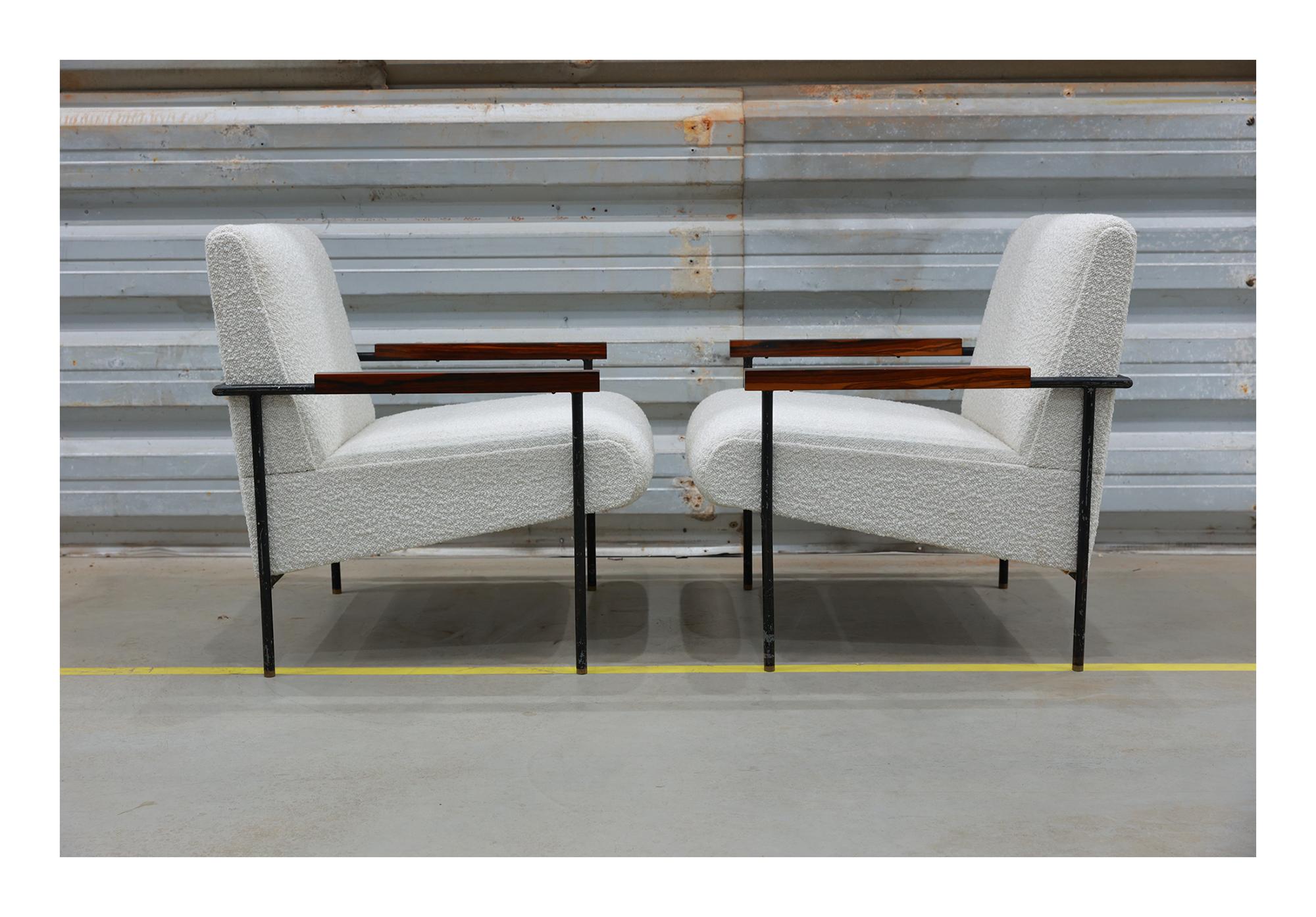 Brazilian Modern Armchairs in Metal, Hardwood & Boucle, Geraldo de Barros In Good Condition For Sale In New York, NY