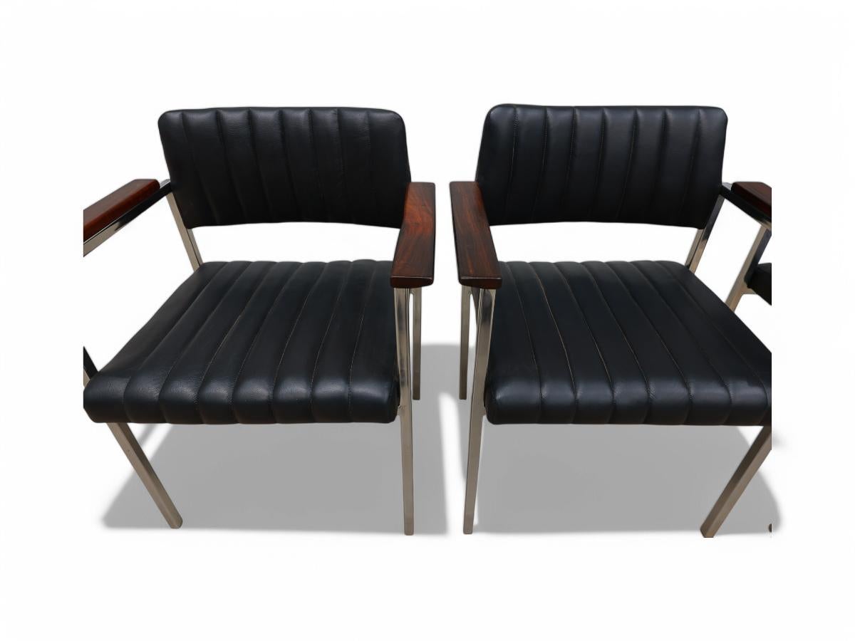 Poltrone moderne brasiliane in acciaio, pelle e legno Sconosciuto, anni '60, Brasile in vendita 3
