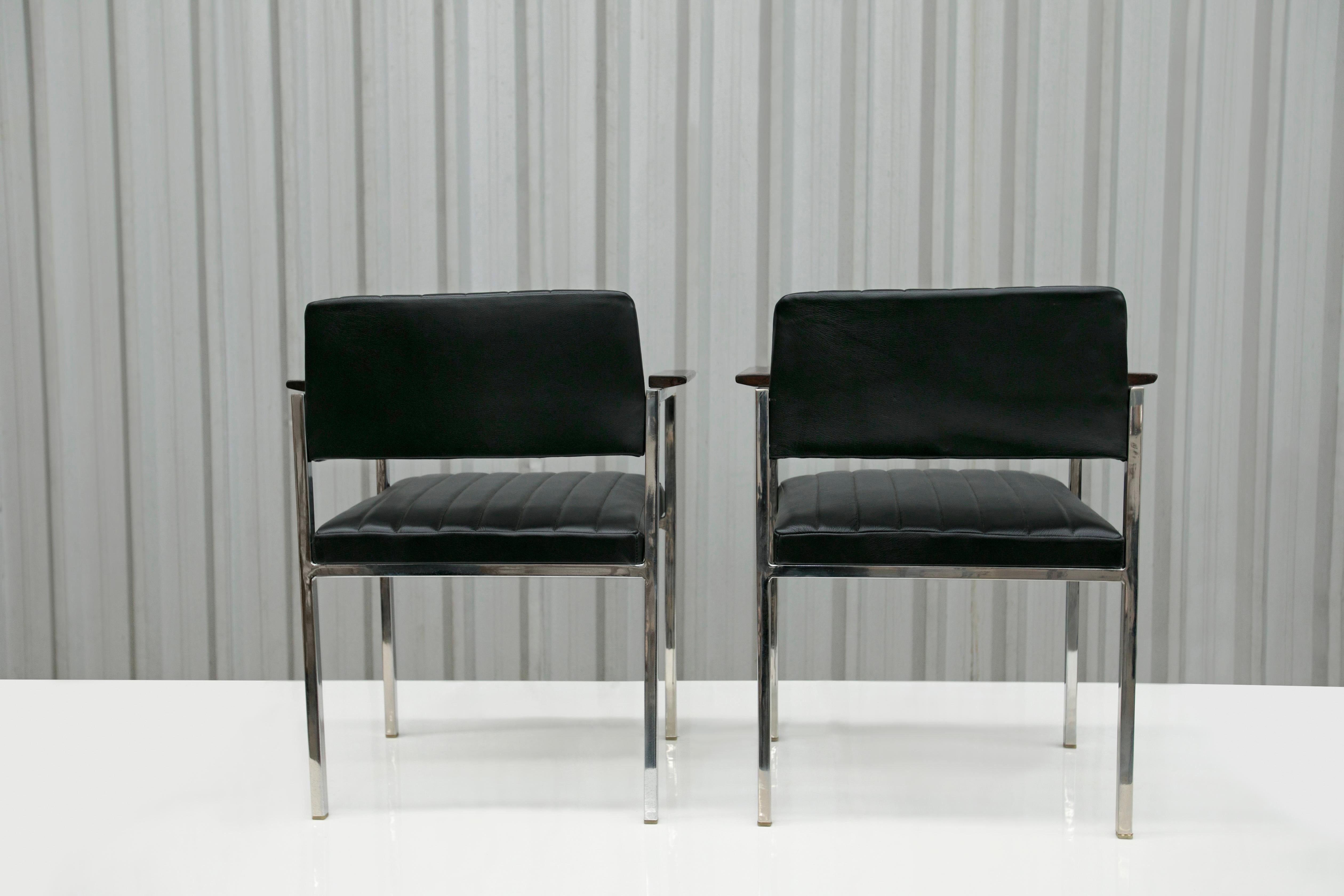 Brasilianische moderne Sessel aus Stahl, Leder und Holz Unknown, 1960er Jahre, Brasilien (Moderne der Mitte des Jahrhunderts) im Angebot