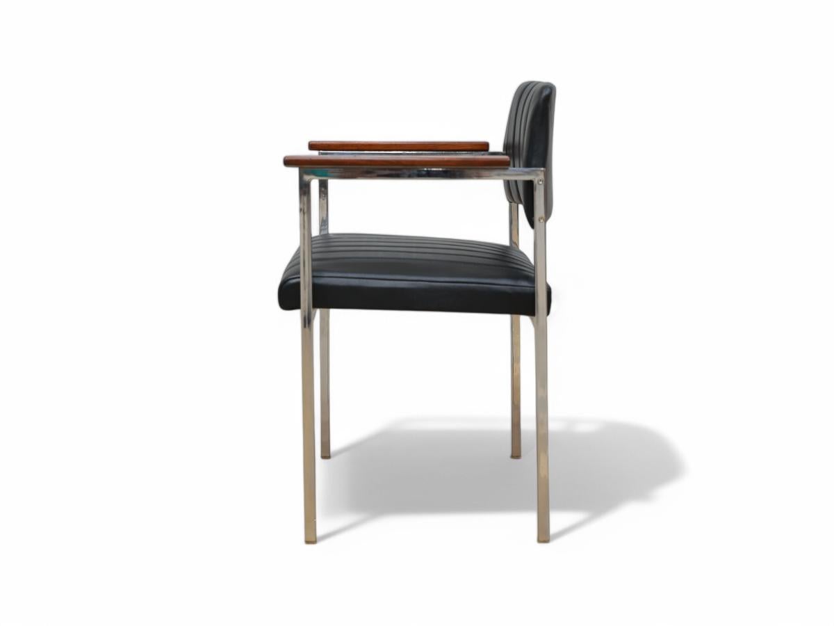 XX secolo Poltrone moderne brasiliane in acciaio, pelle e legno Sconosciuto, anni '60, Brasile in vendita