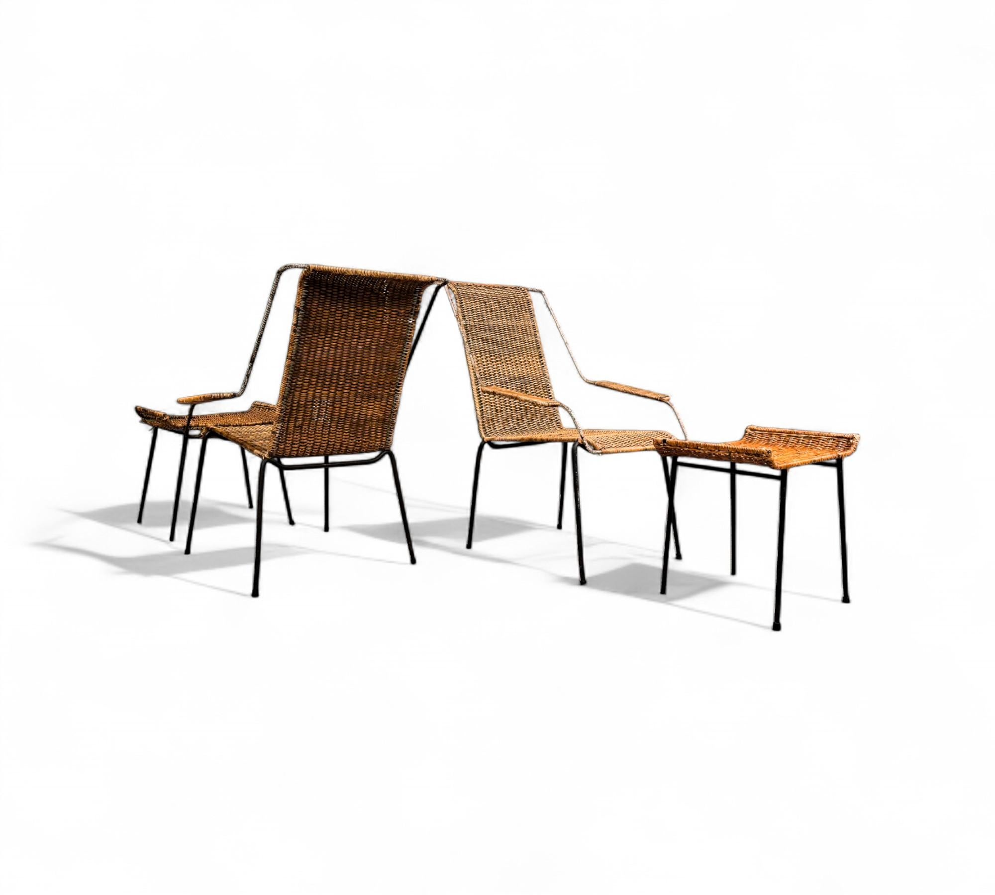 Brésilien Ensemble de fauteuils et tabourets The Modernity en cannage et fer Att. Carlo Hauner, années 1950 en vente