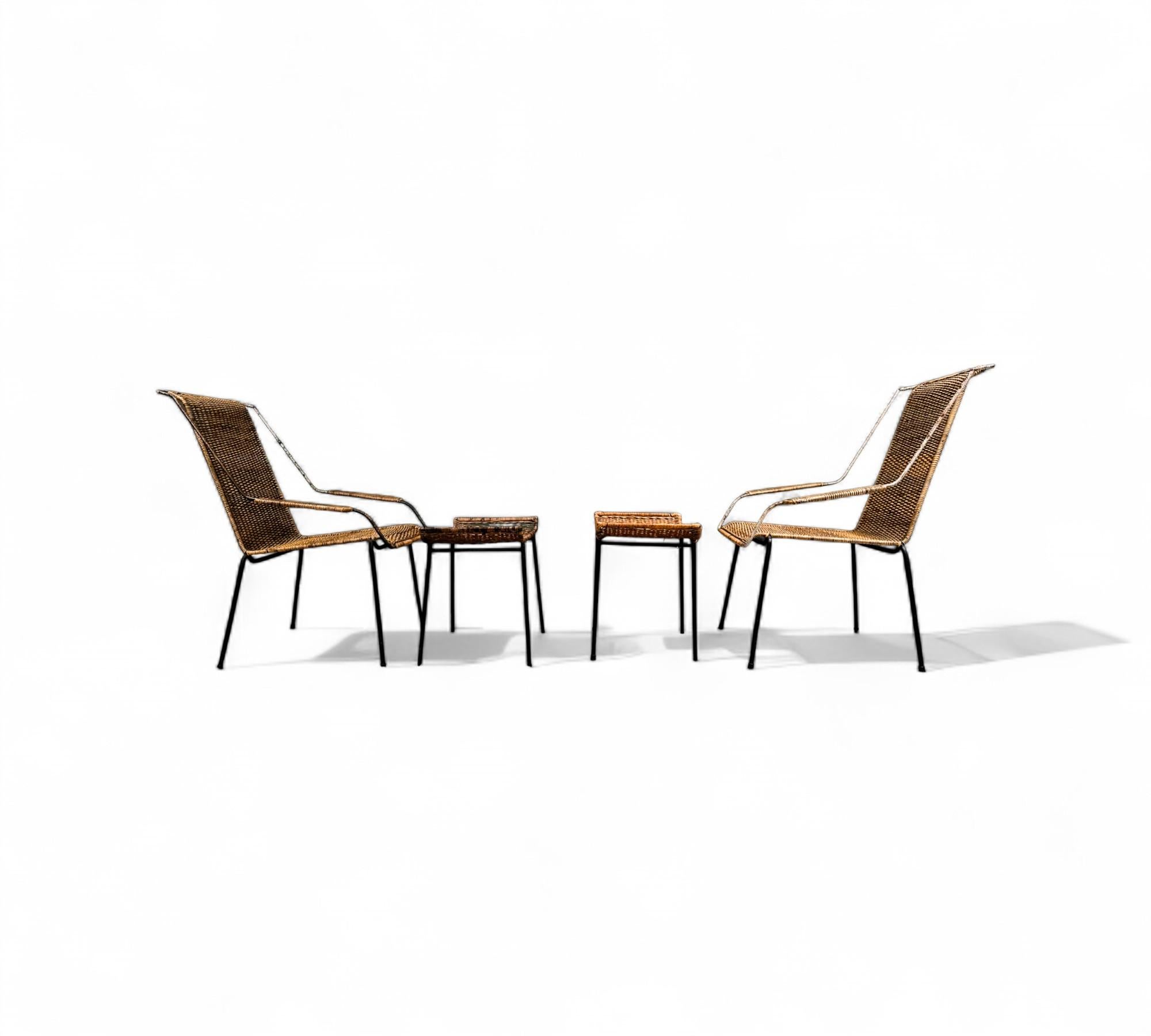 20ième siècle Ensemble de fauteuils et tabourets The Modernity en cannage et fer Att. Carlo Hauner, années 1950 en vente