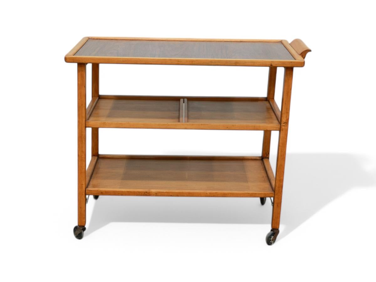 Brésilien Chariot de bar moderne brésilien en bois dur par Peter Kraft, années 1960 en vente