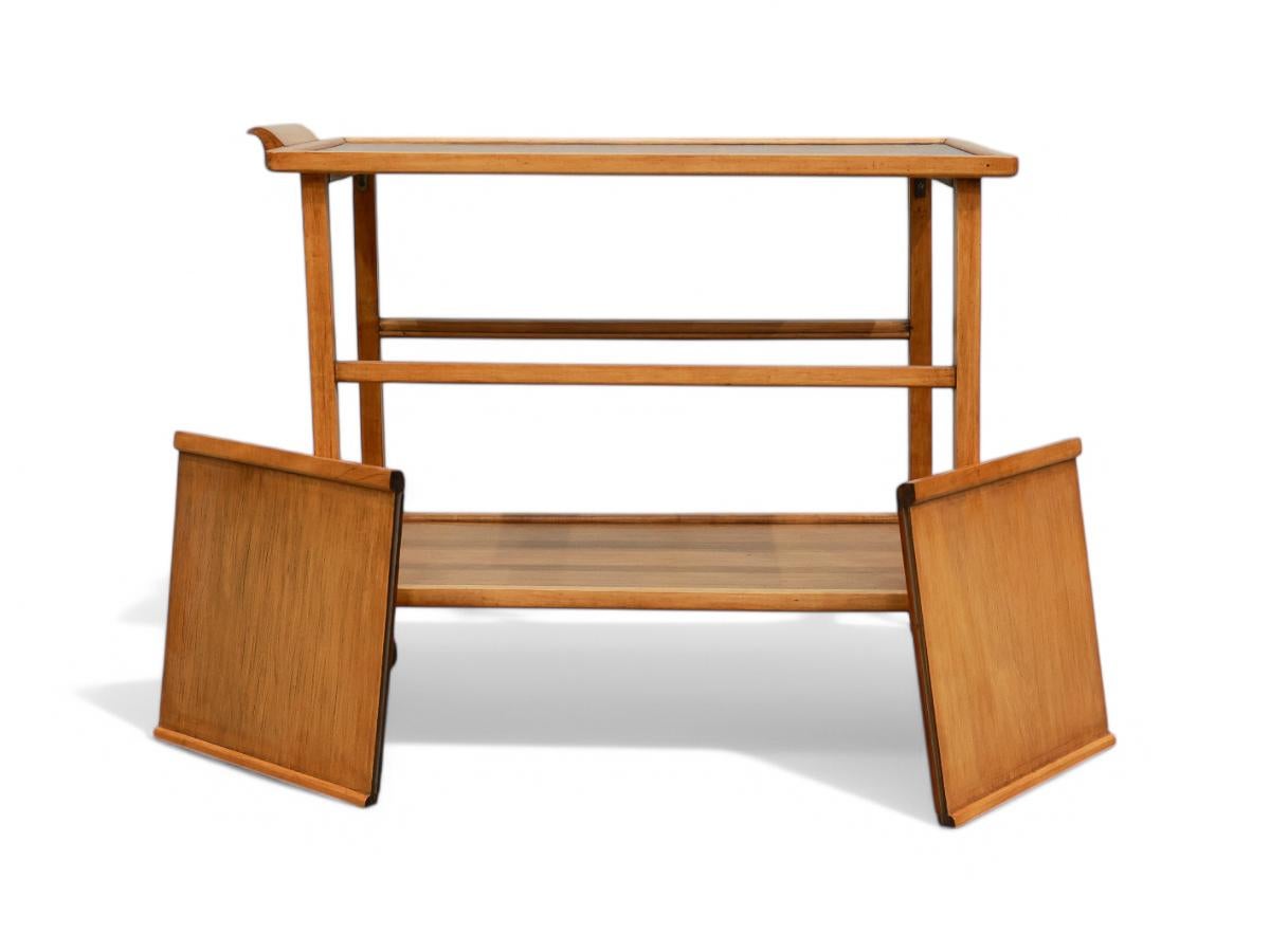 Disponible dès aujourd'hui, ce chariot de bar moderne brésilien en bois dur par Peters Kraft, 1960, n'est rien de moins qu'époustouflant !

Ce bar méticuleusement fabriqué a été conçu par le célèbre architecte Peter Kraft dans les années 1960. Il