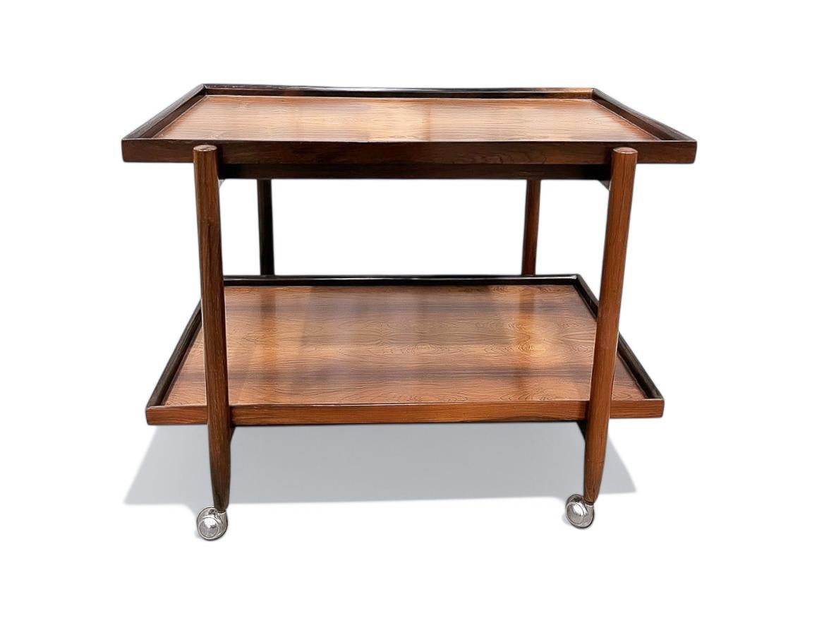 20ième siècle Chariot de bar moderne brésilien en bois dur et roues chromées, Jorge Jabour Mauad, années 1960 en vente