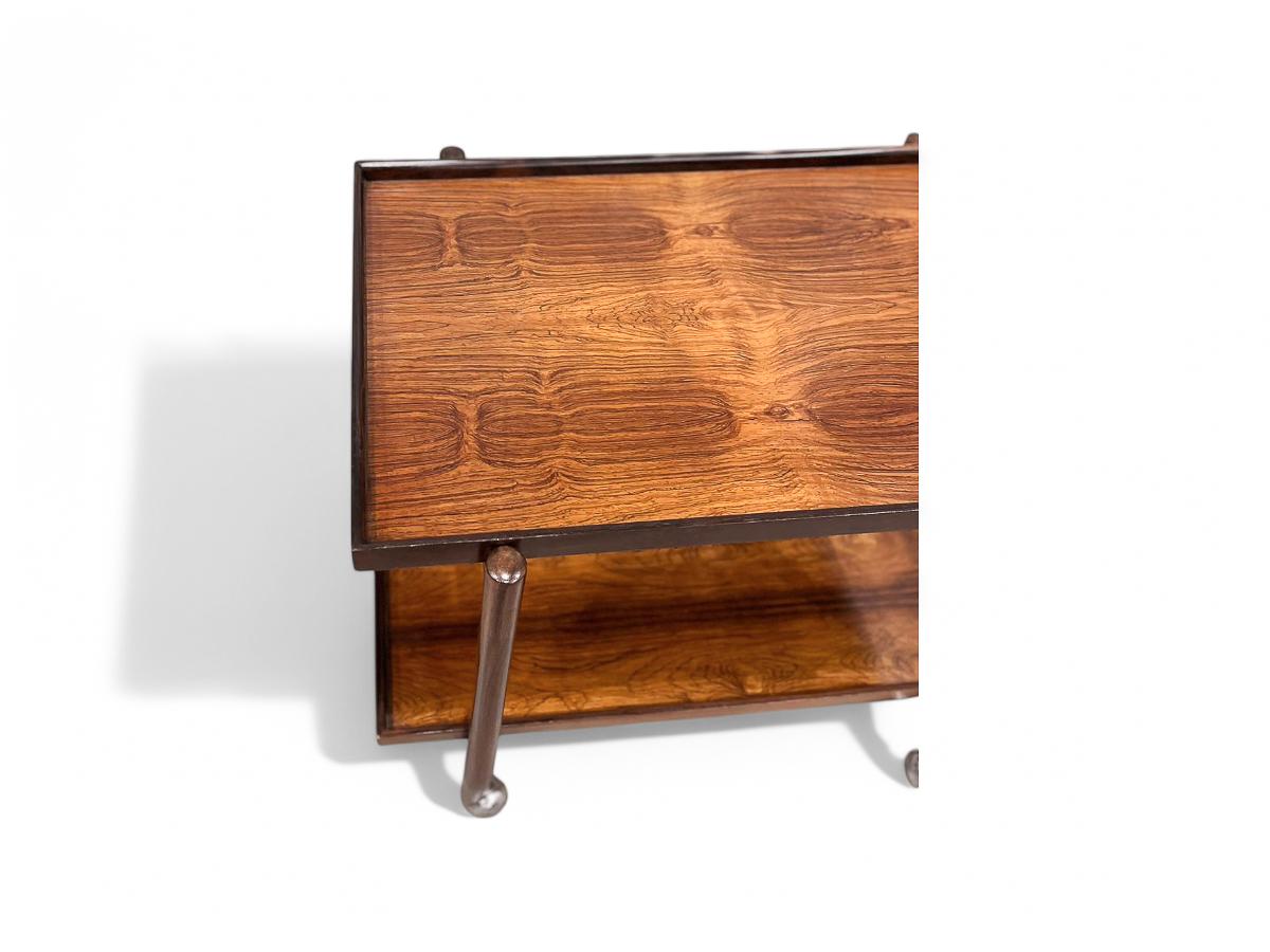 Chrome Chariot de bar moderne brésilien en bois dur et roues chromées, Jorge Jabour Mauad, années 1960 en vente