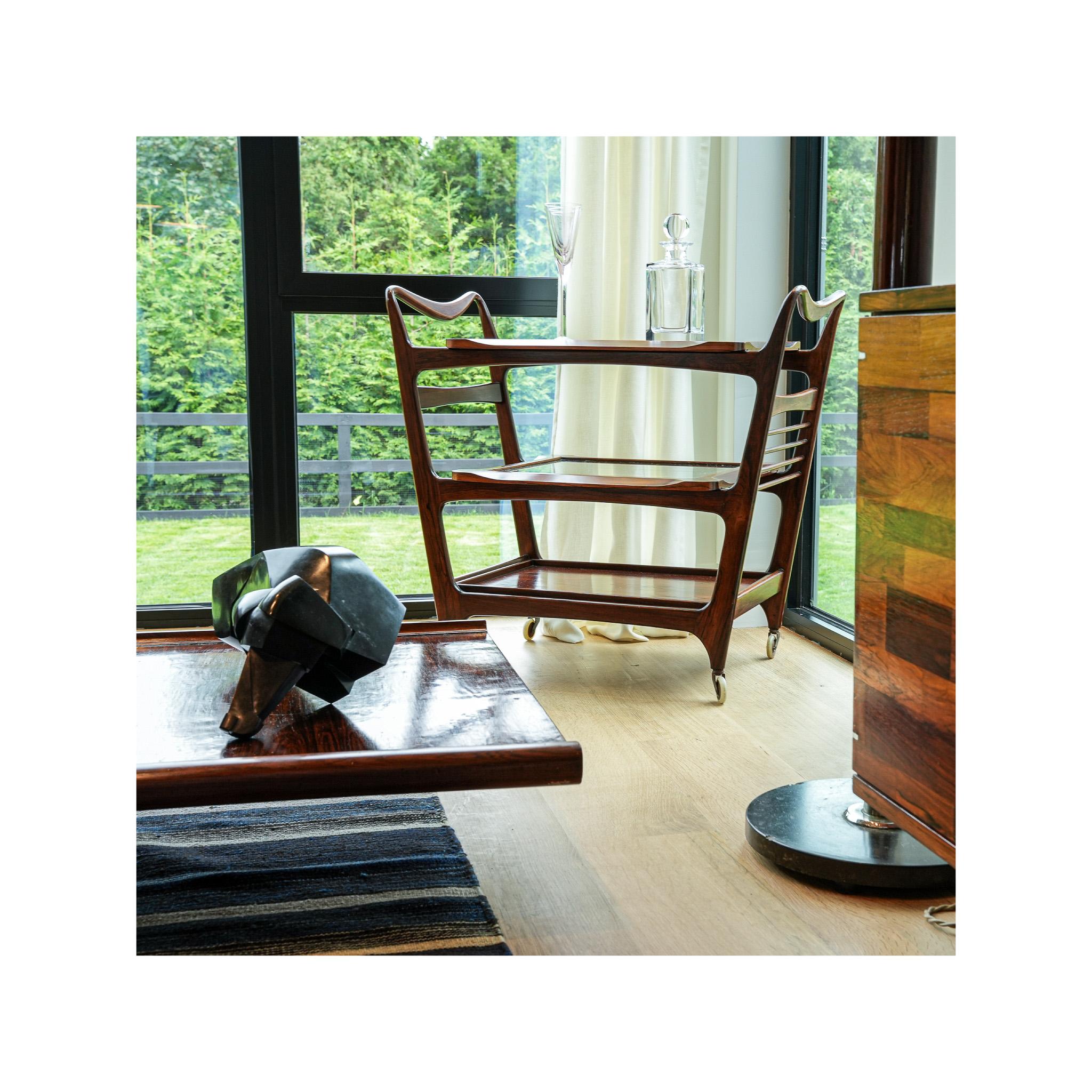Brasilianischer moderner Barwagen aus Hartholz und Glas von Carlo Hauner, 1950er Jahre, Brasilien (Holz) im Angebot