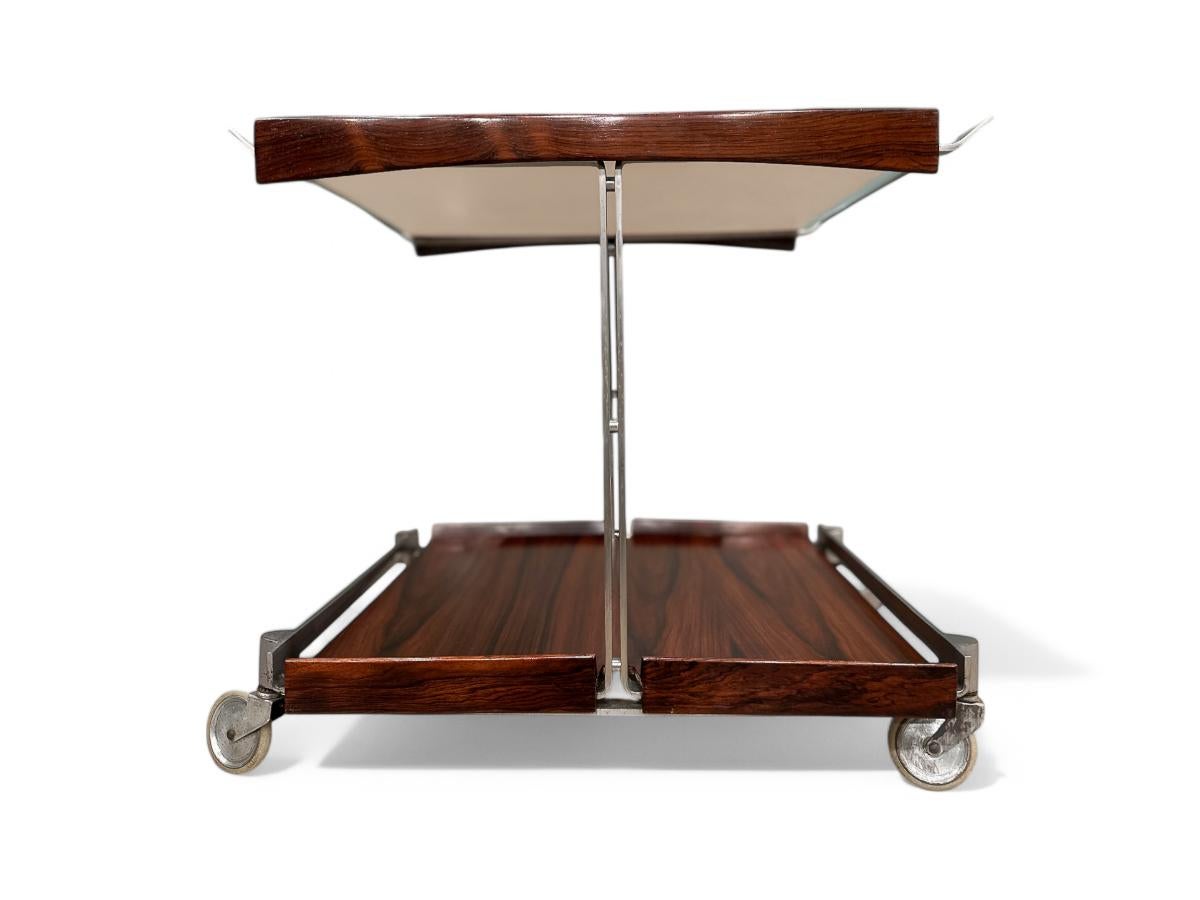 Carro de bar moderno brasileño en madera dura y metal, Forma, años 60 Brasileño en venta