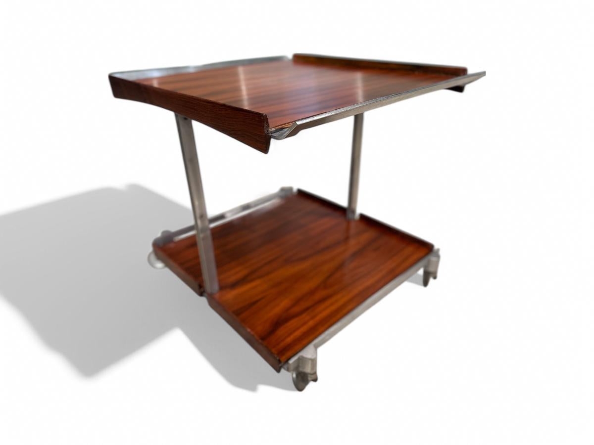 Carro de bar moderno brasileño en madera dura y metal, Forma, años 60 Metalistería en venta