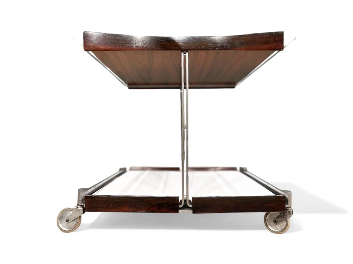 Carro de bar moderno brasileño en madera dura y metal, Forma, años 60 en Bueno estado para la venta en New York, NY