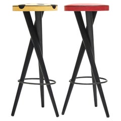 Tabourets de bar modernes brésiliens en bois de feuillus et cuir rouge et jaune S, Brésil, années 1950