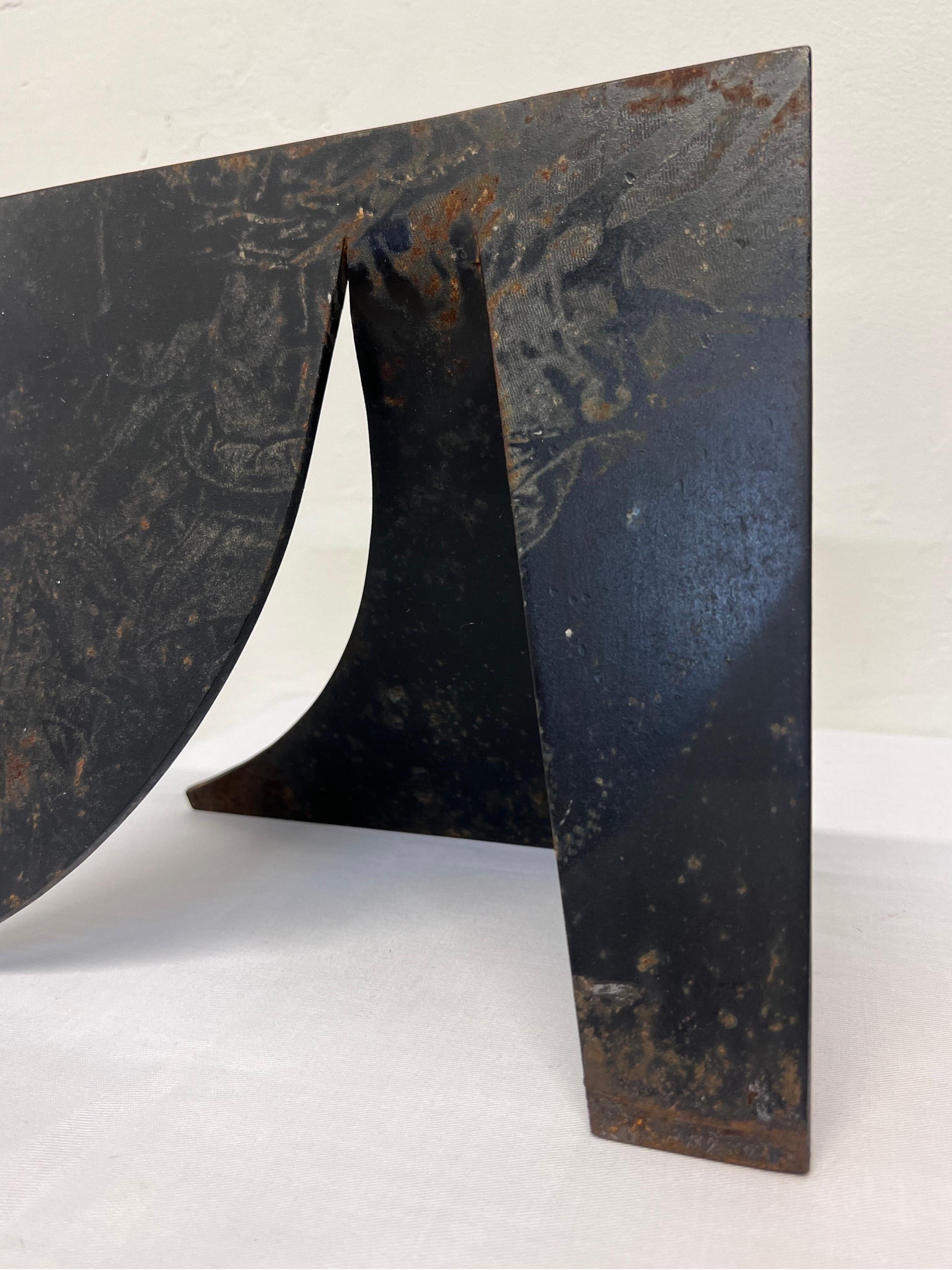 Sculpture de table abstraite moderne brésilienne en acier noir, années 1980 en vente 3