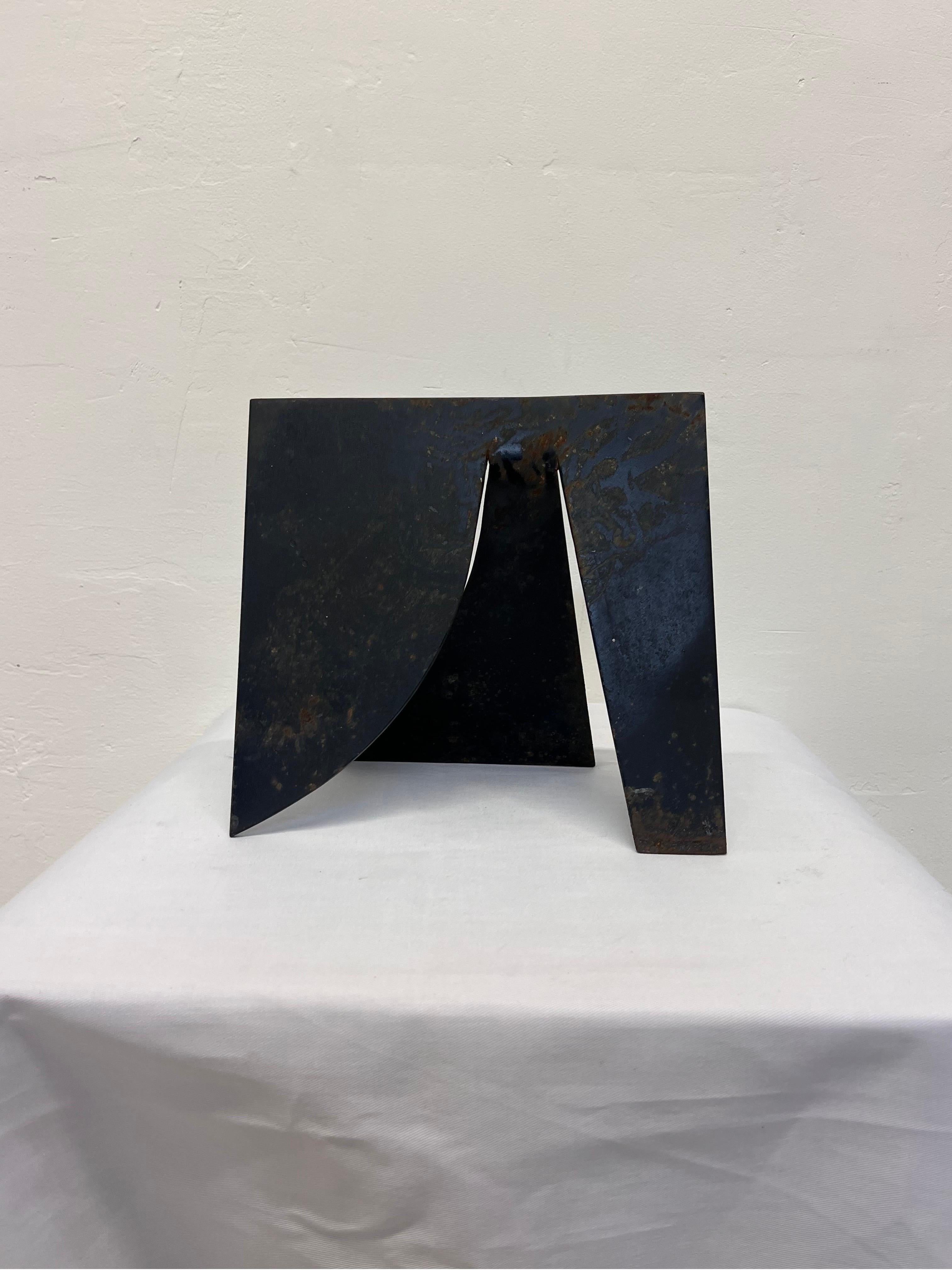 Sculpture de table abstraite moderne brésilienne en acier noir, années 1980 en vente 4