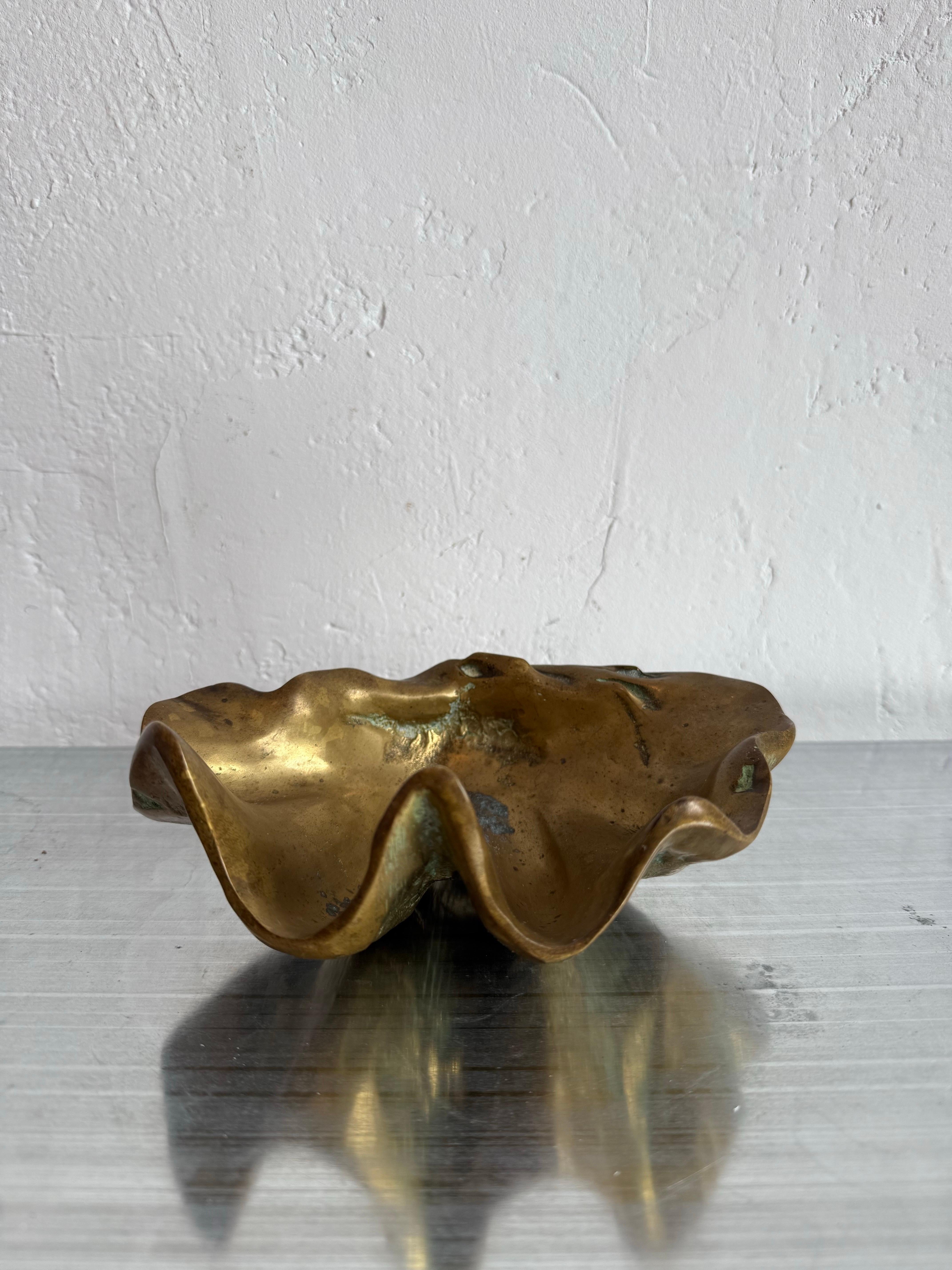 Mid-Century modern clam shell sculpture, Brazil 1960s.