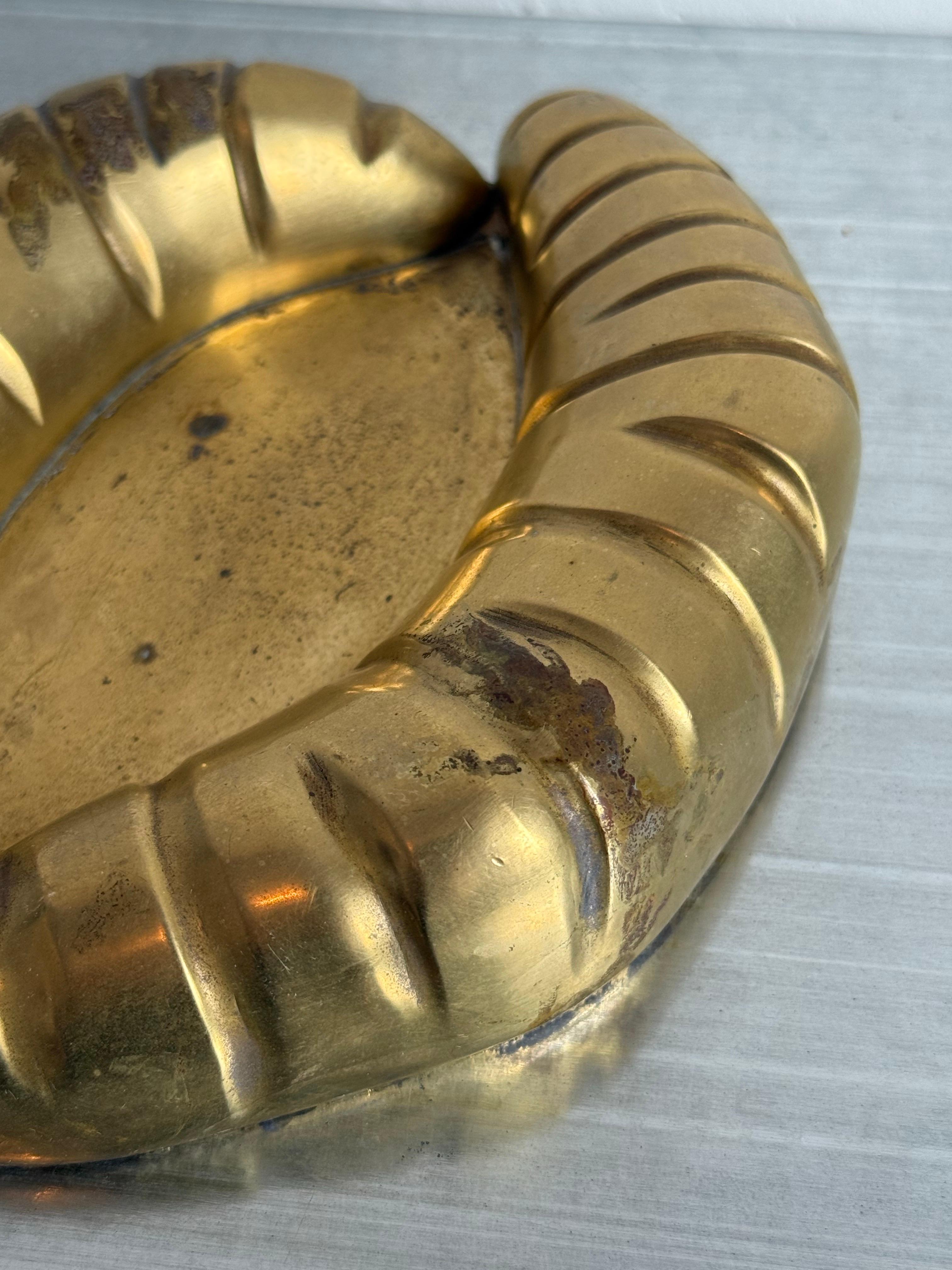 Posacenere o portacenere moderno brasiliano in bronzo a forma di labbra, anni '60 in vendita 8